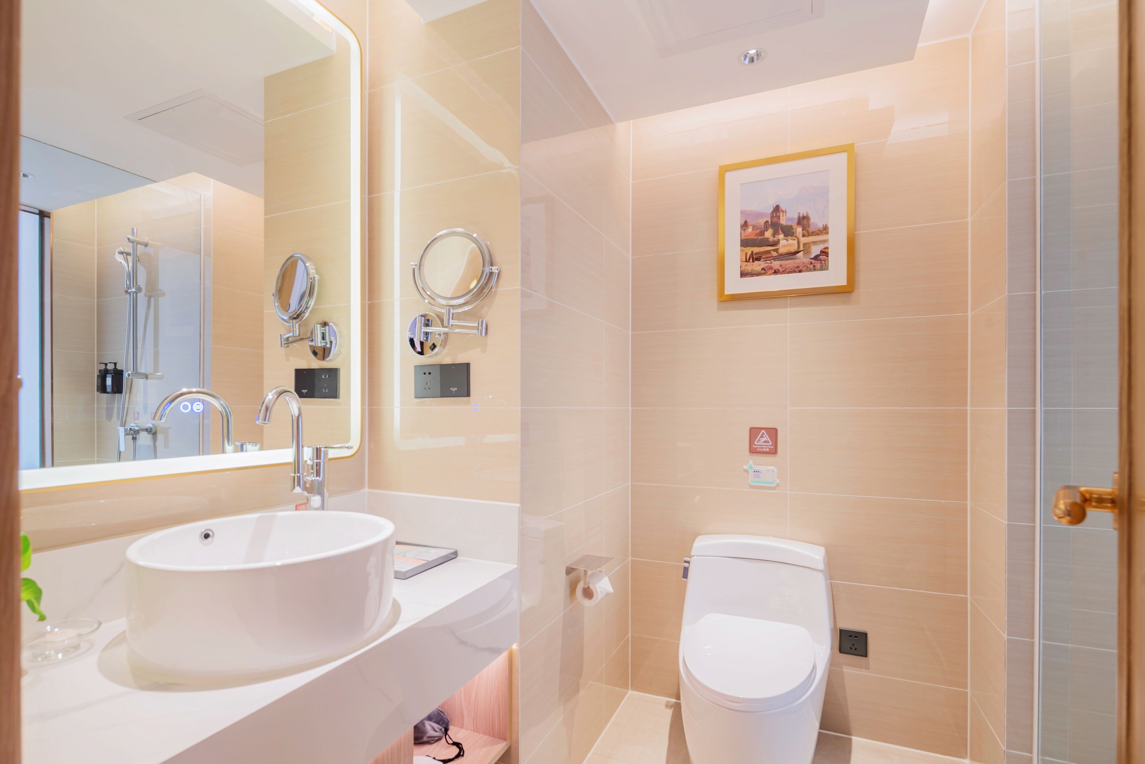 纯净大床房（语音客控+空气净化器+雾化玻璃）