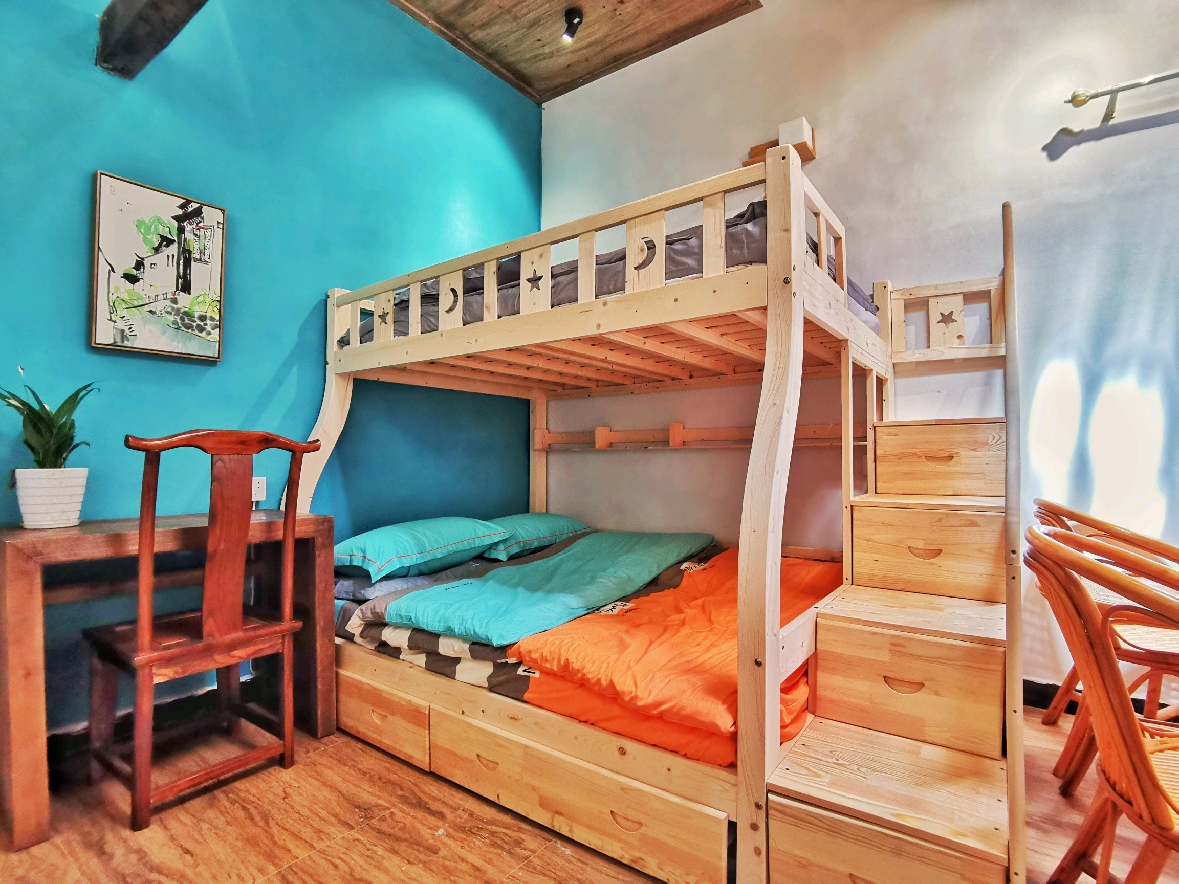 Tingjia Featured Cozy Room