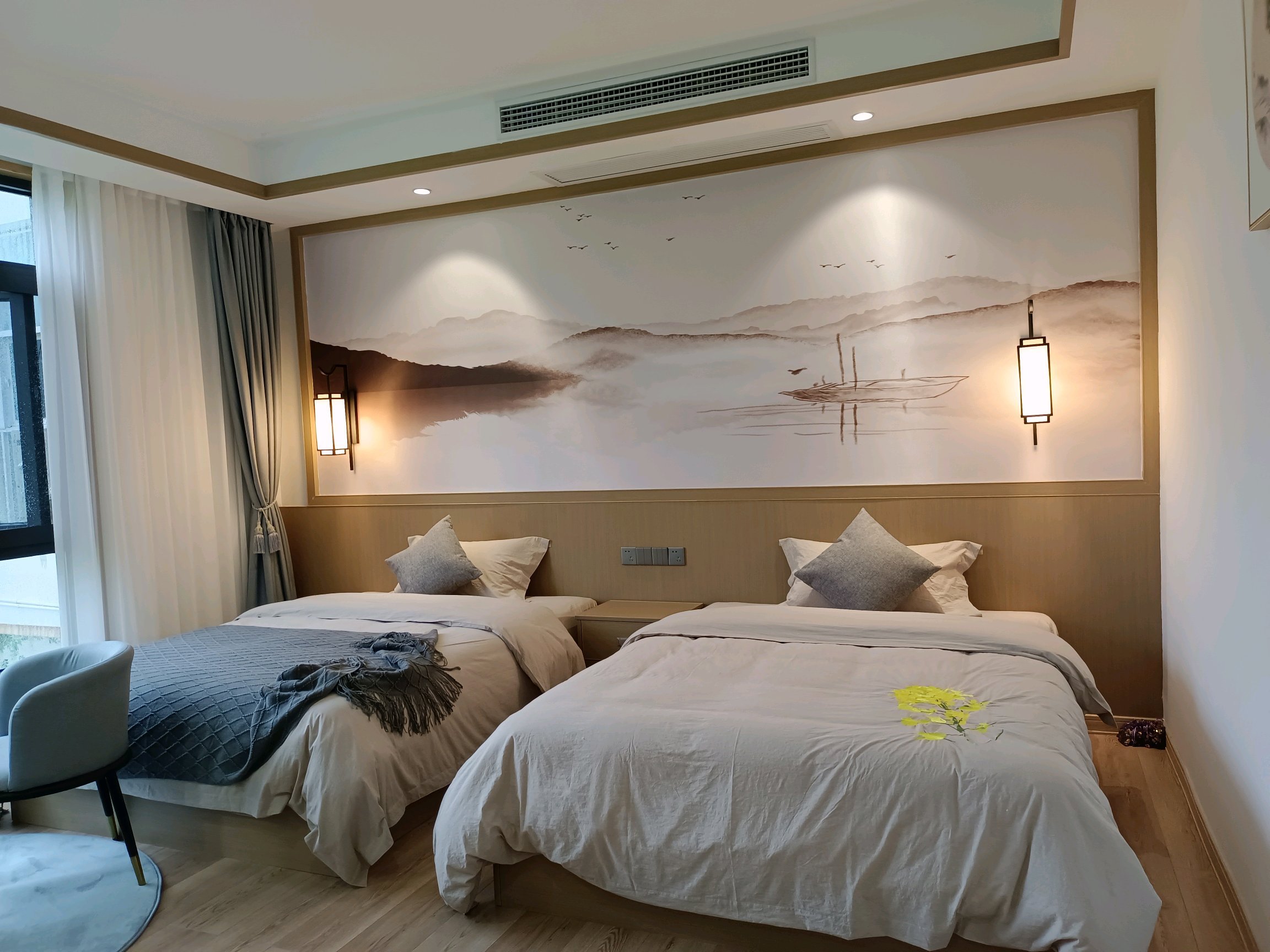 Qing Feng Pastoral Twin Room With View Of Canola Flowers From Bed