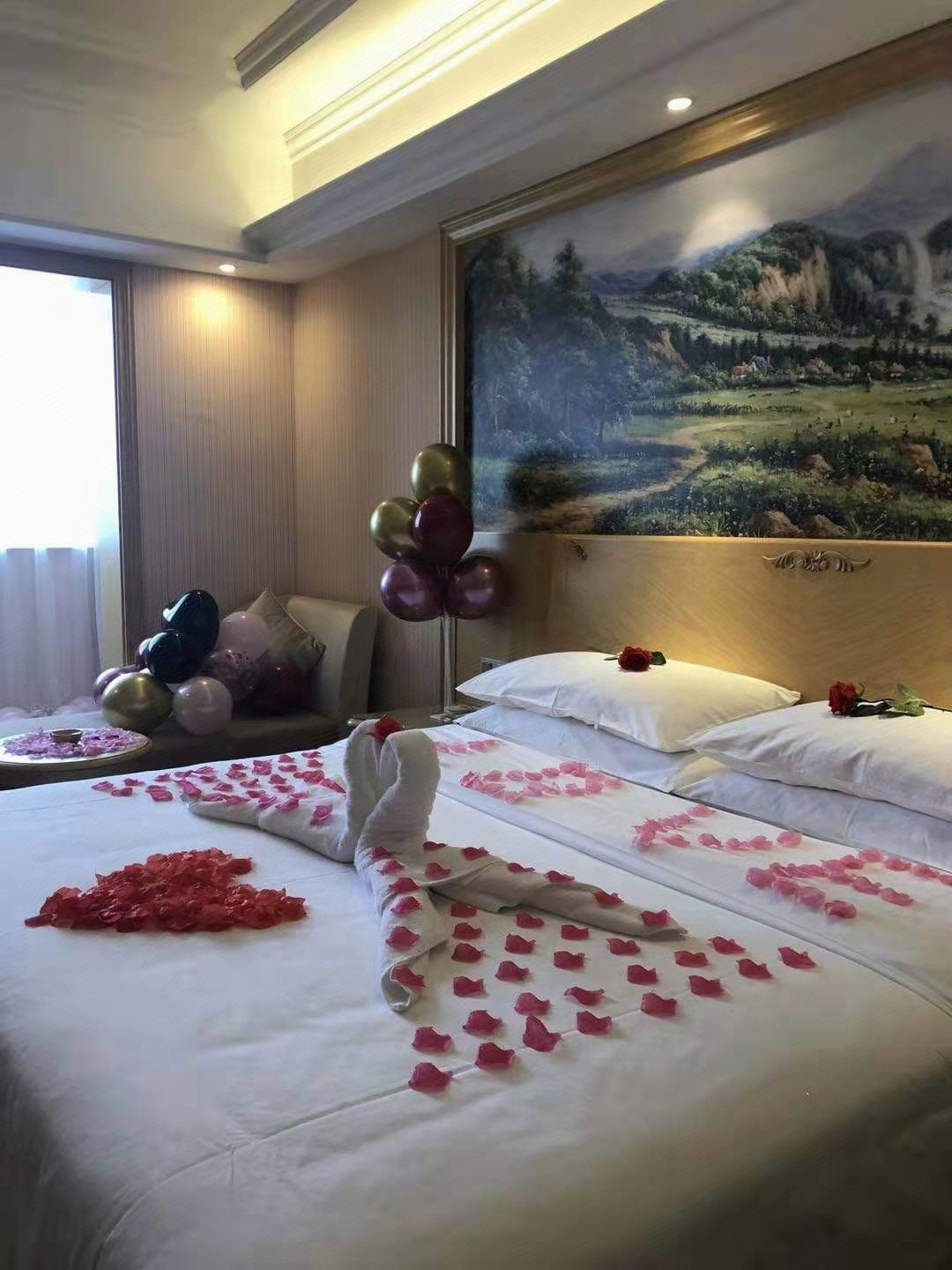 情侣主题房（康莱斯床垫+鹅绒枕）