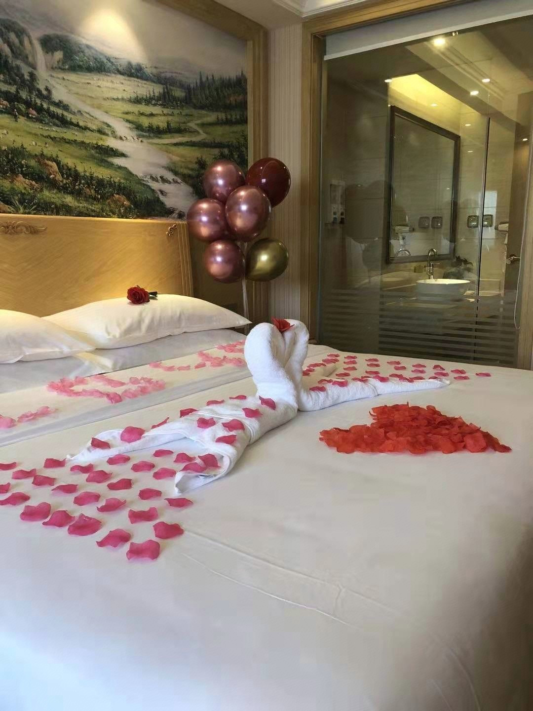 情侣主题房（康莱斯床垫+鹅绒枕）