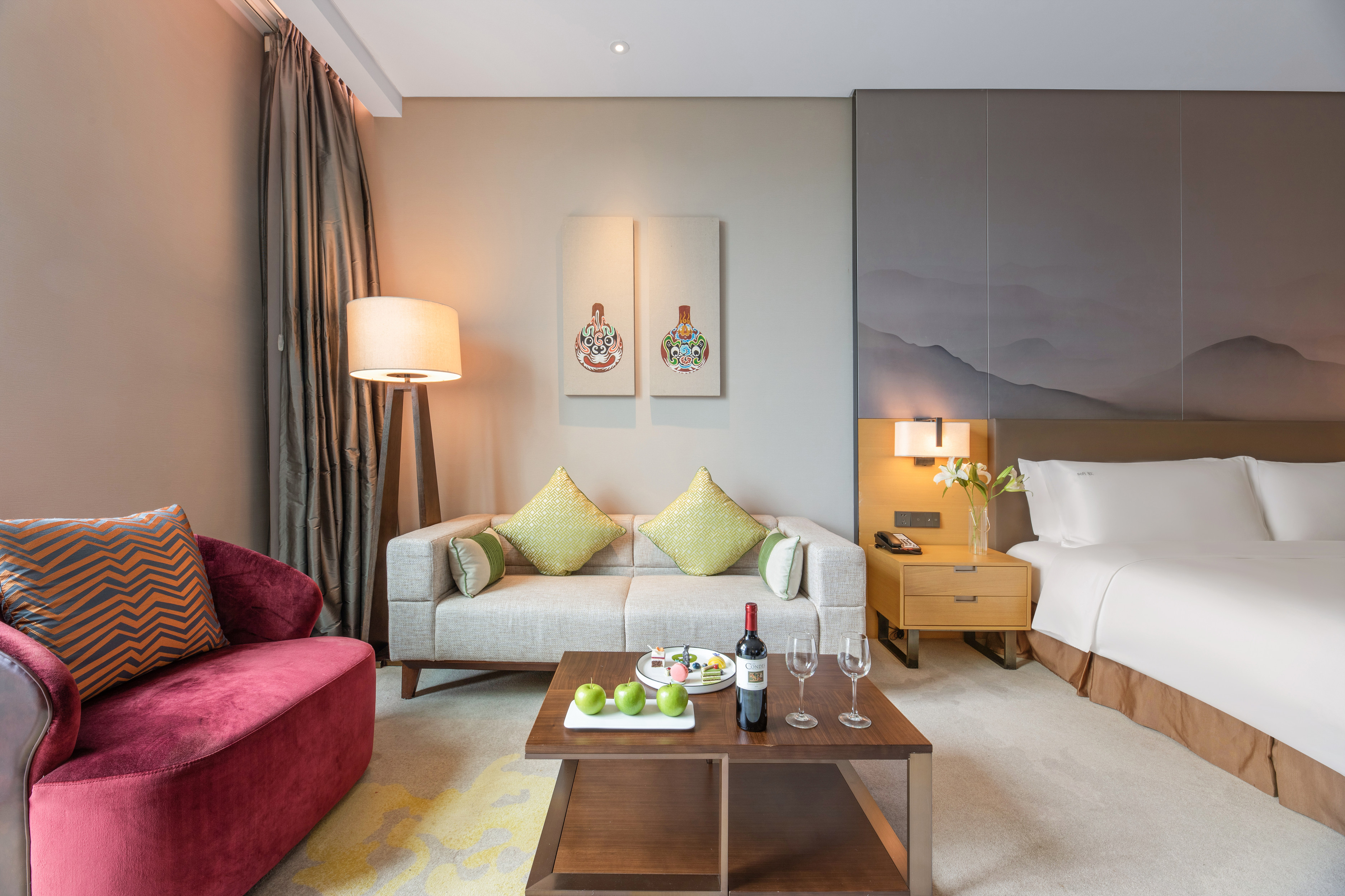 假日豪华大床房