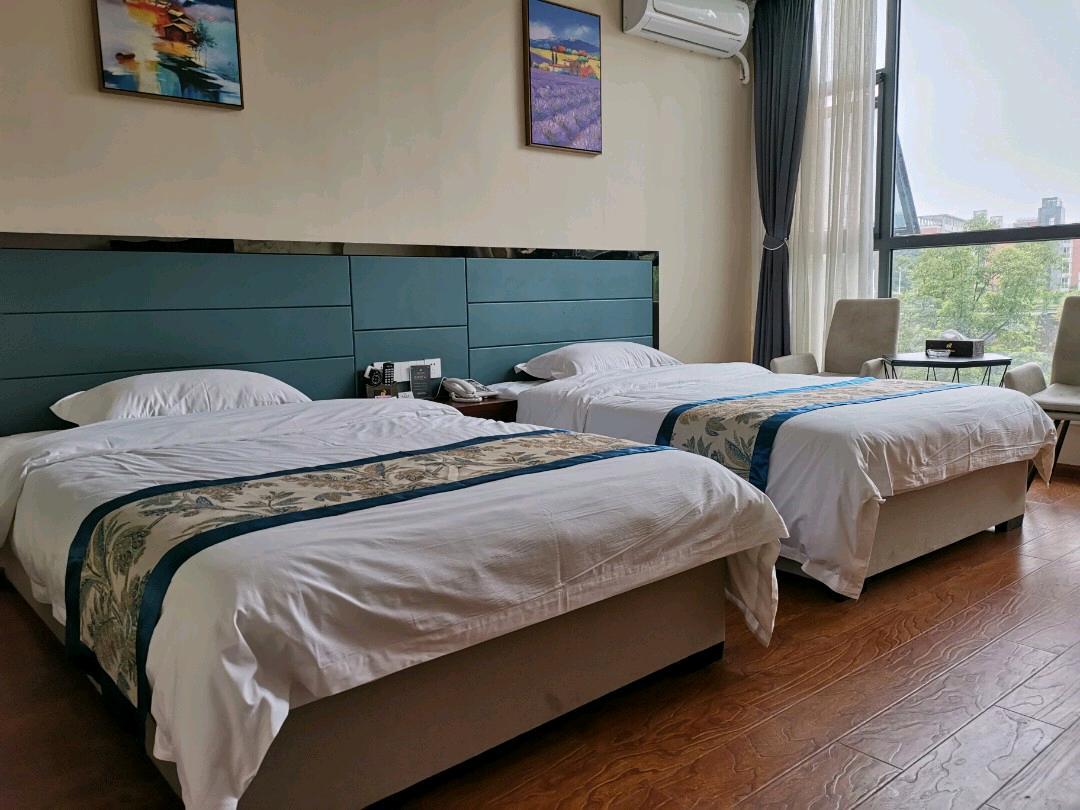 Zigong Hengrui Express Hotel (Zigong Vocational College Branch) Deluxe Room (2 beds)