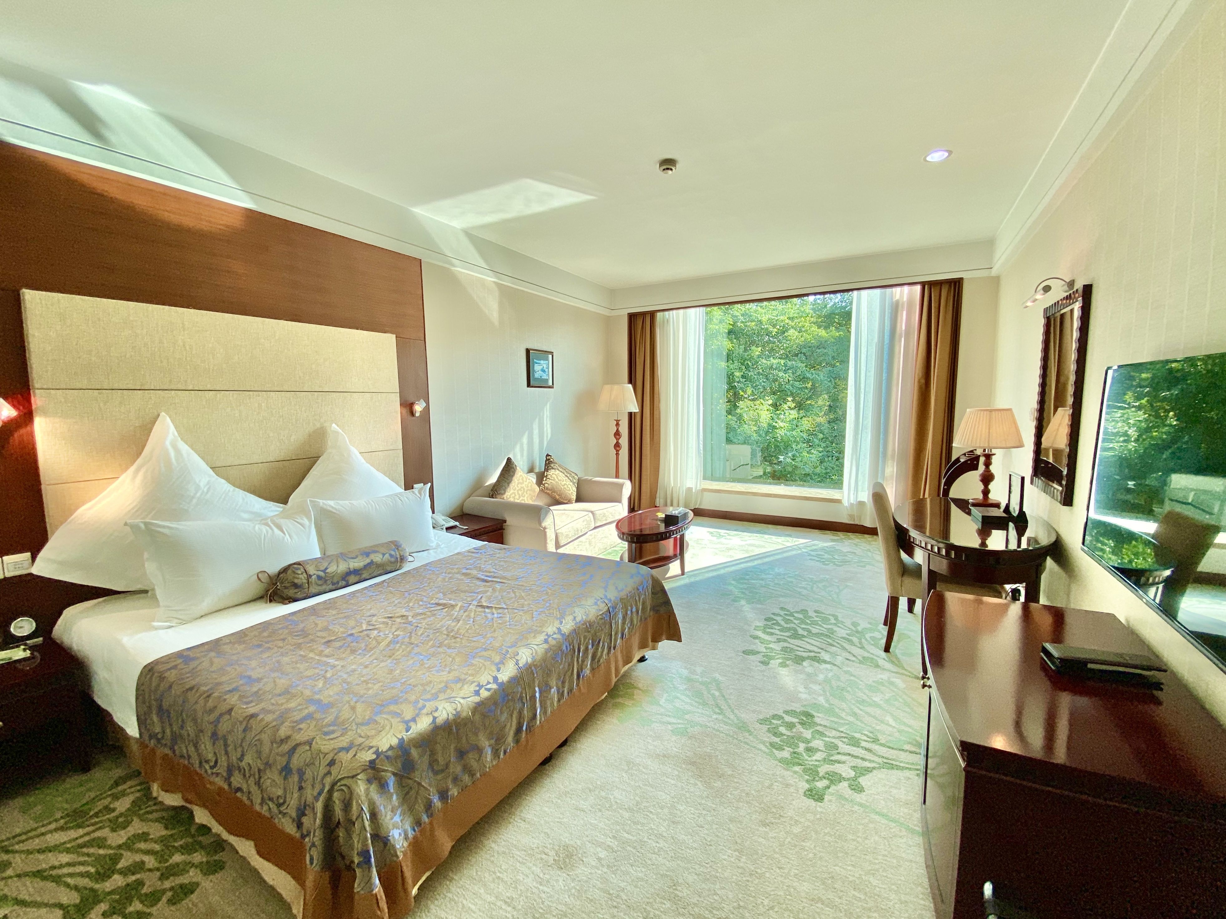 北园豪华园景大床房