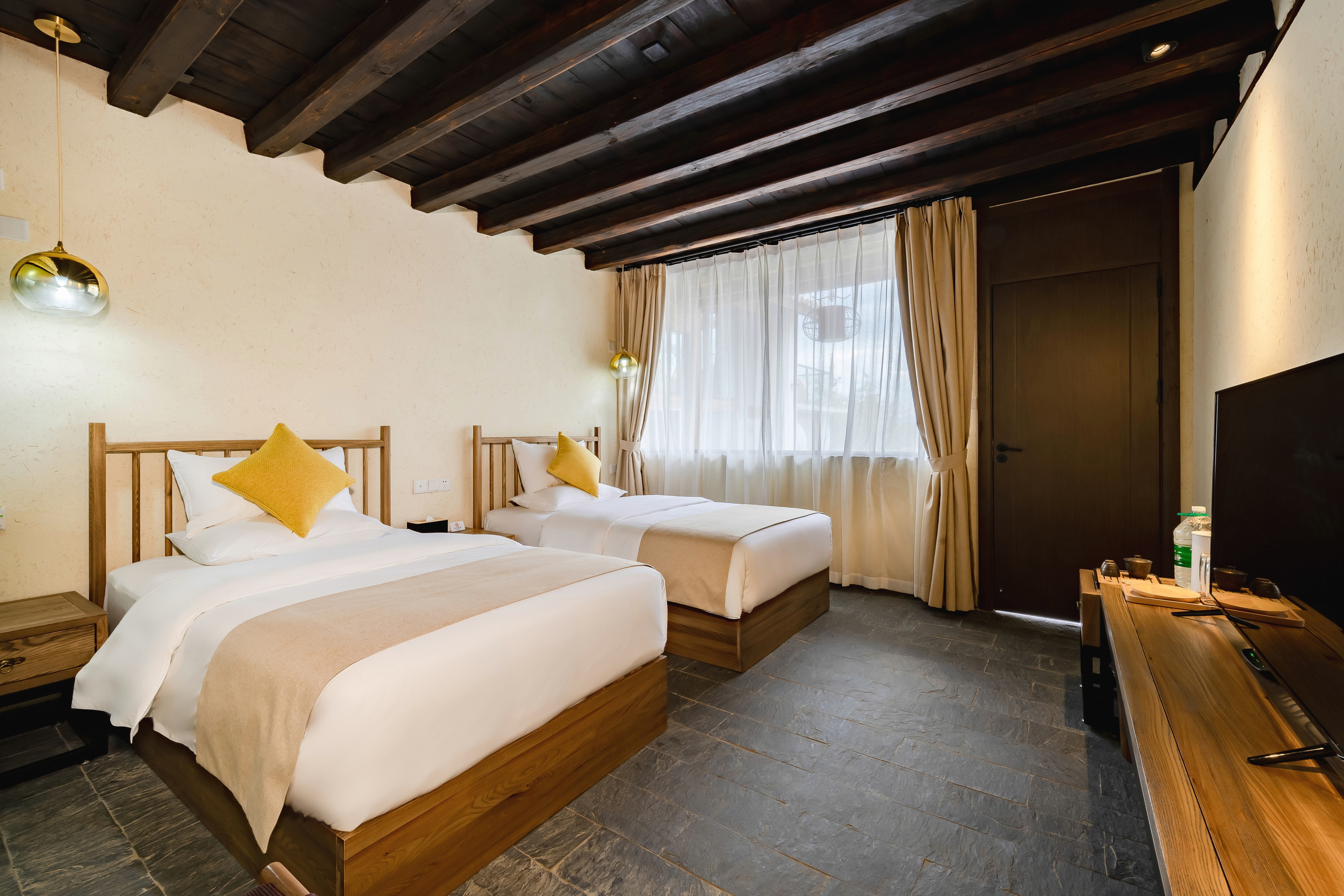 寻雀鸣庭院双床房