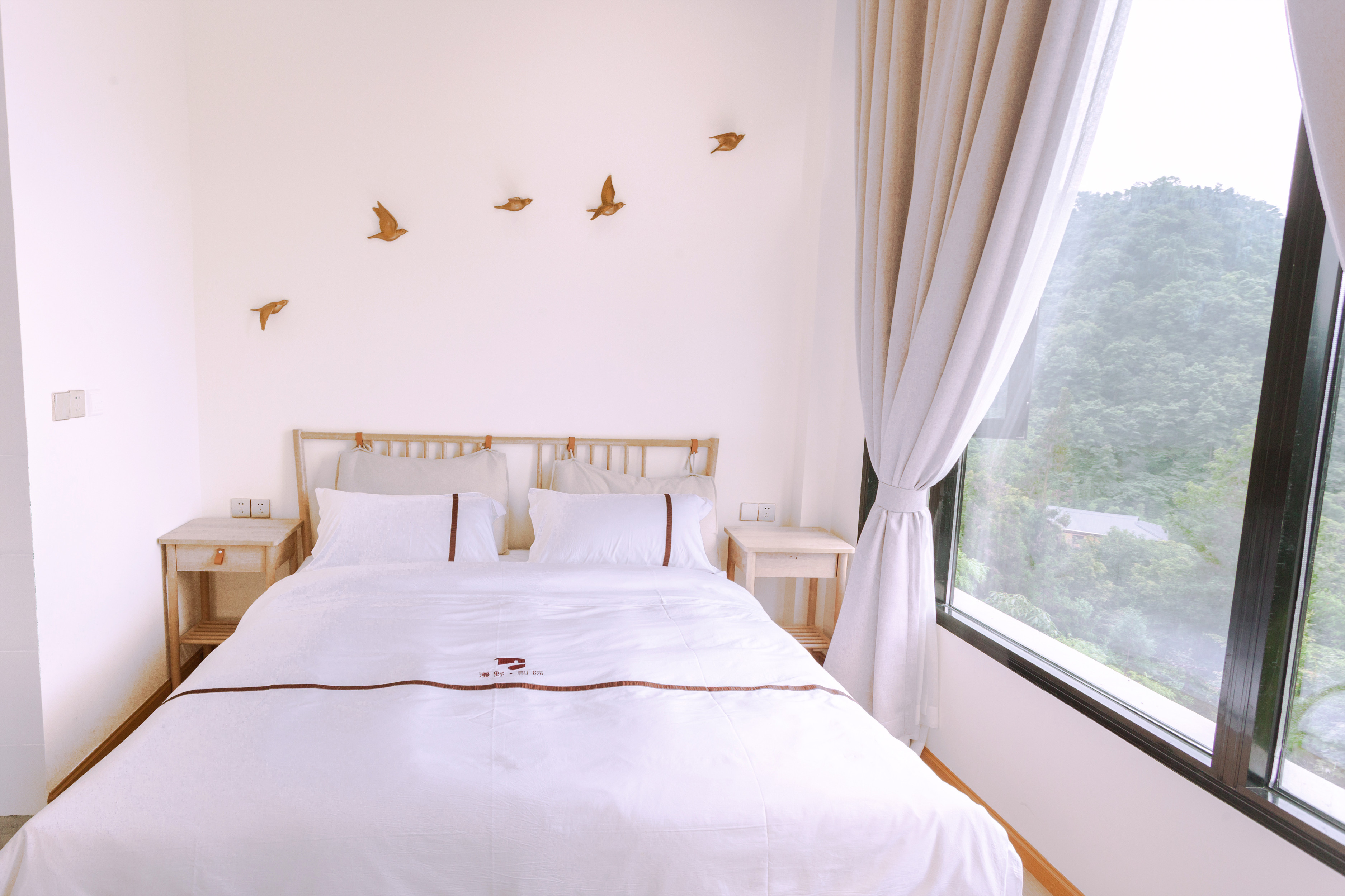 Fragrant Path Scenic Room