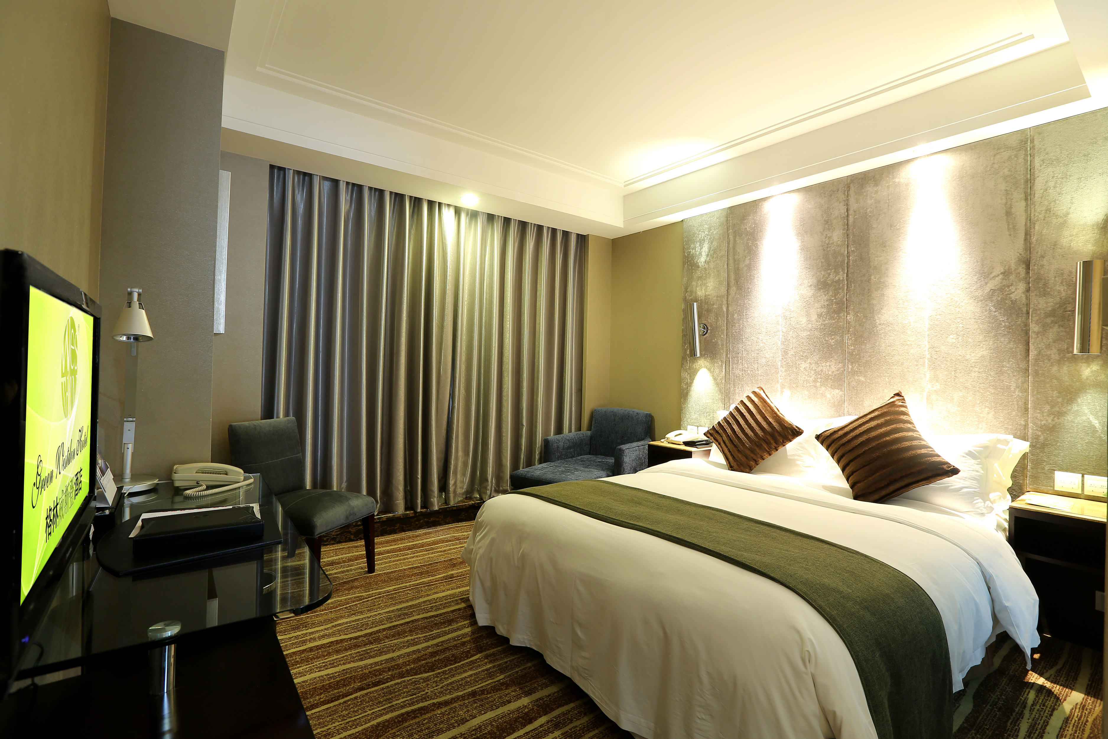 商务街景大床房（软硬双枕）