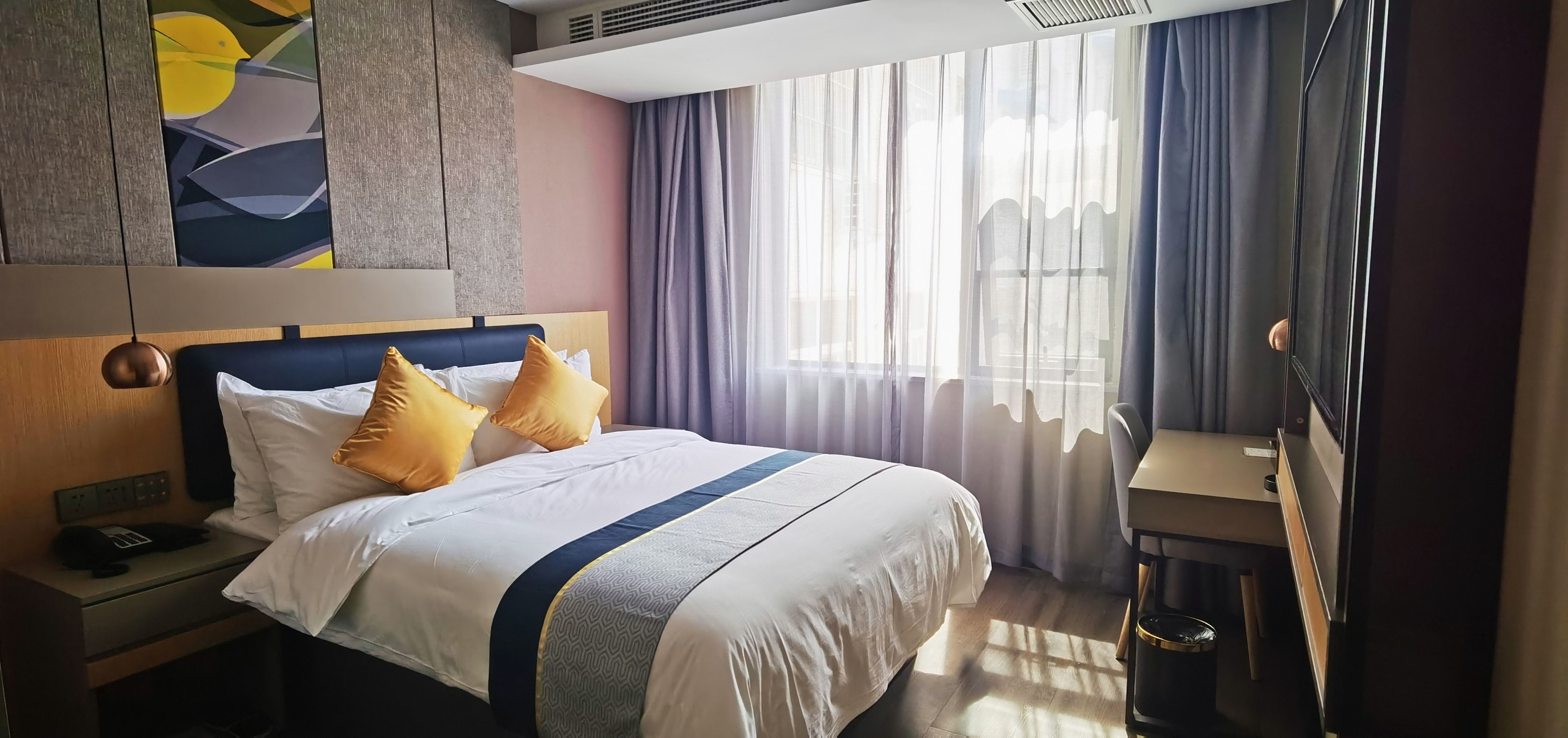 大床房（智能小度+电动窗帘）