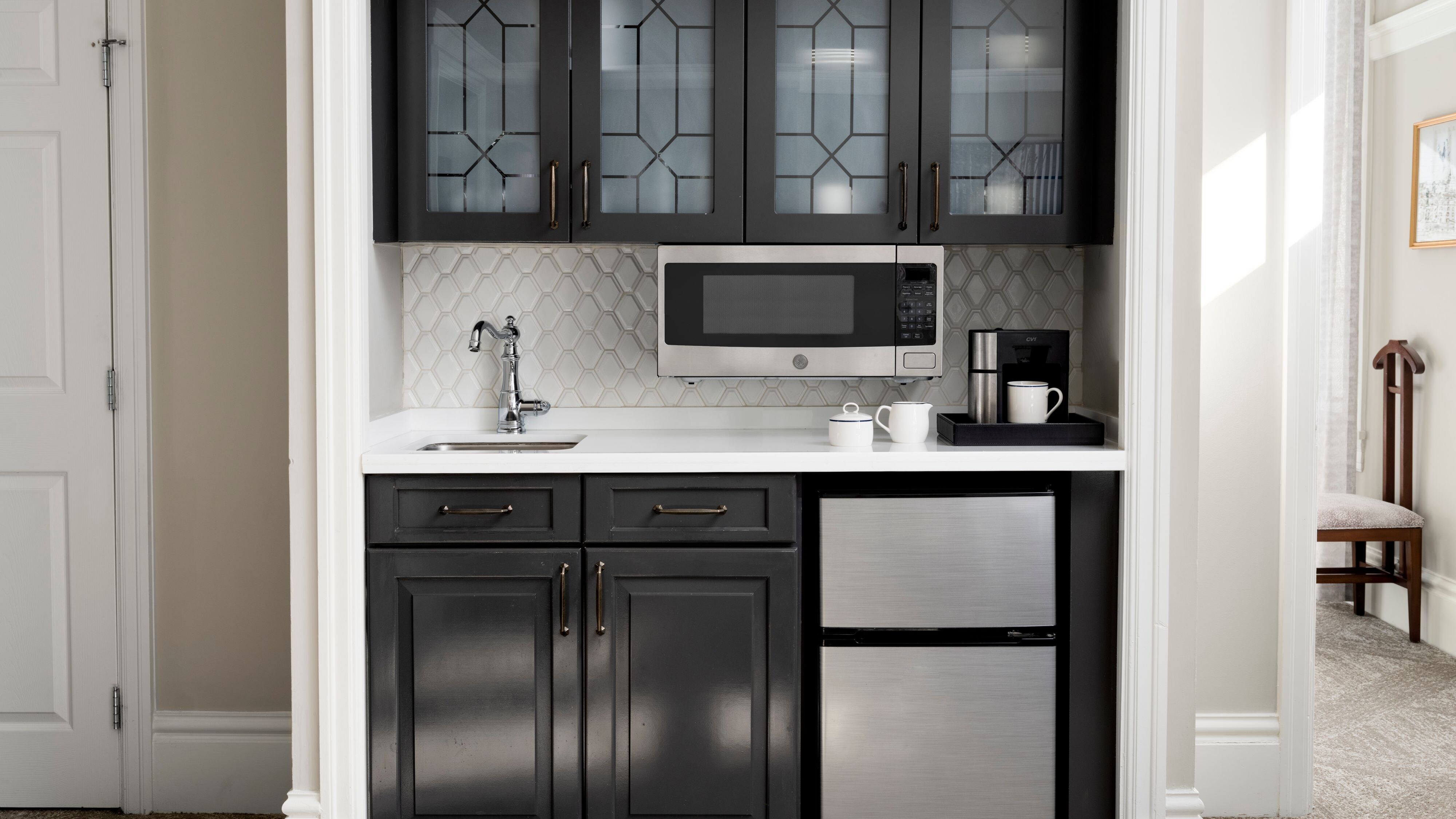 一卧室特大床套房 - 带梳化床