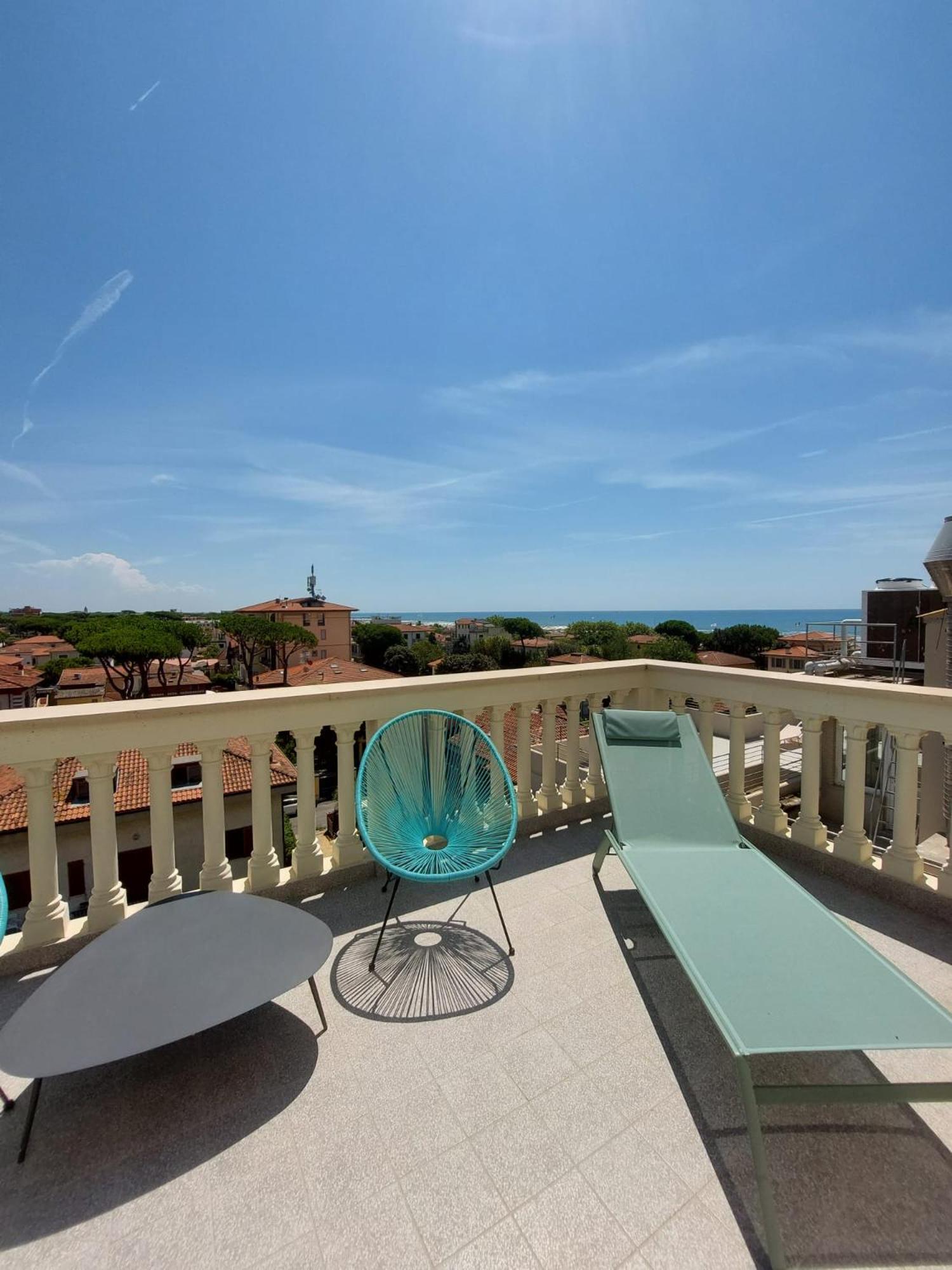 带露台的小型套房