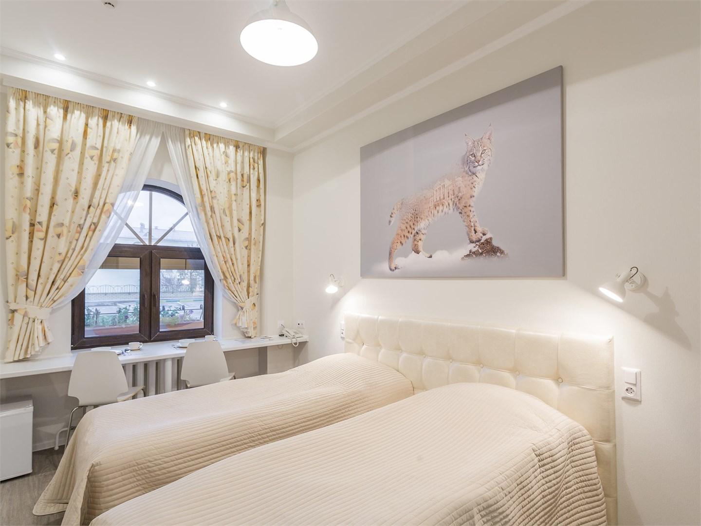 一室双人间或双床间