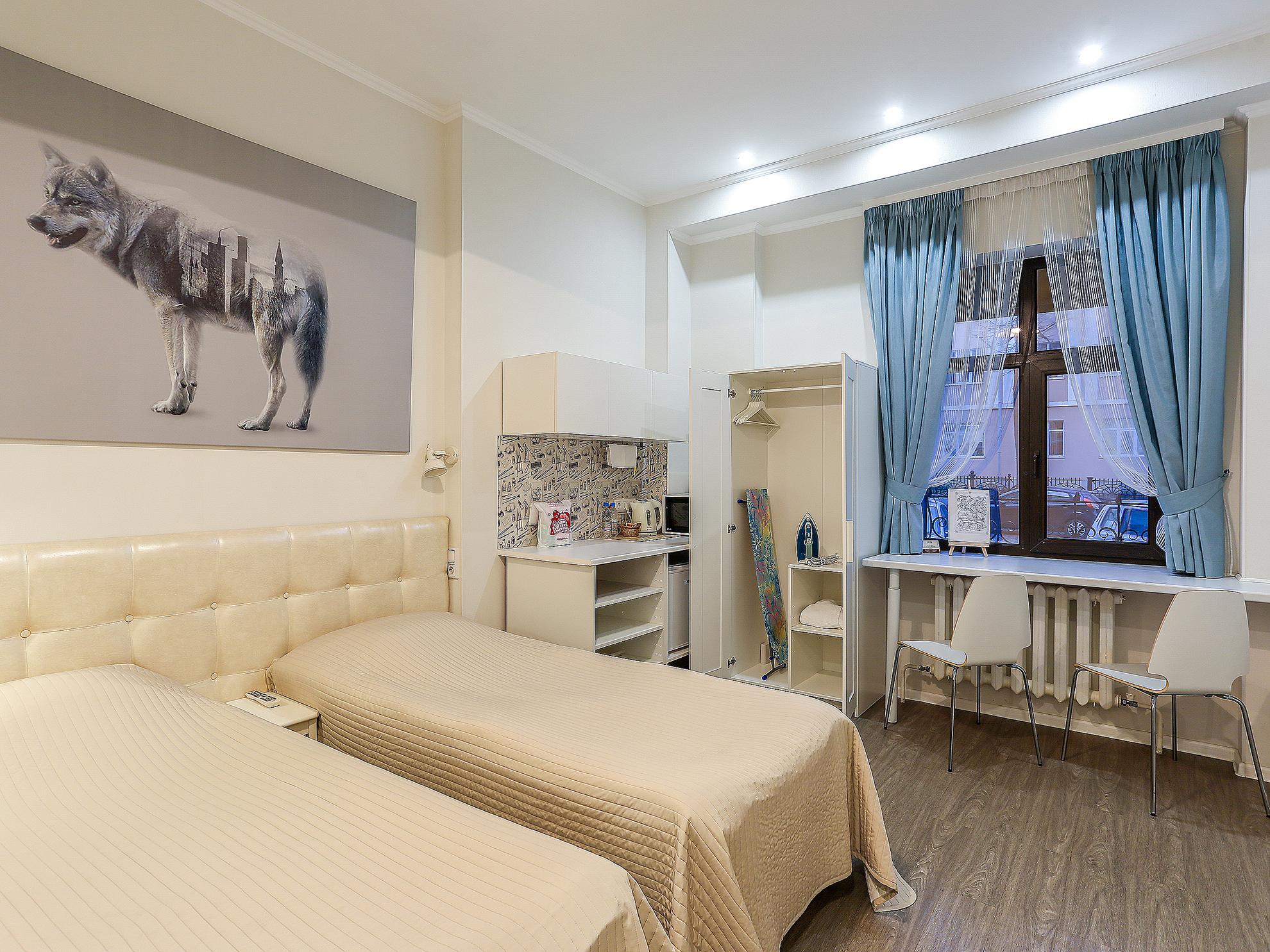 一室双人间或双床间