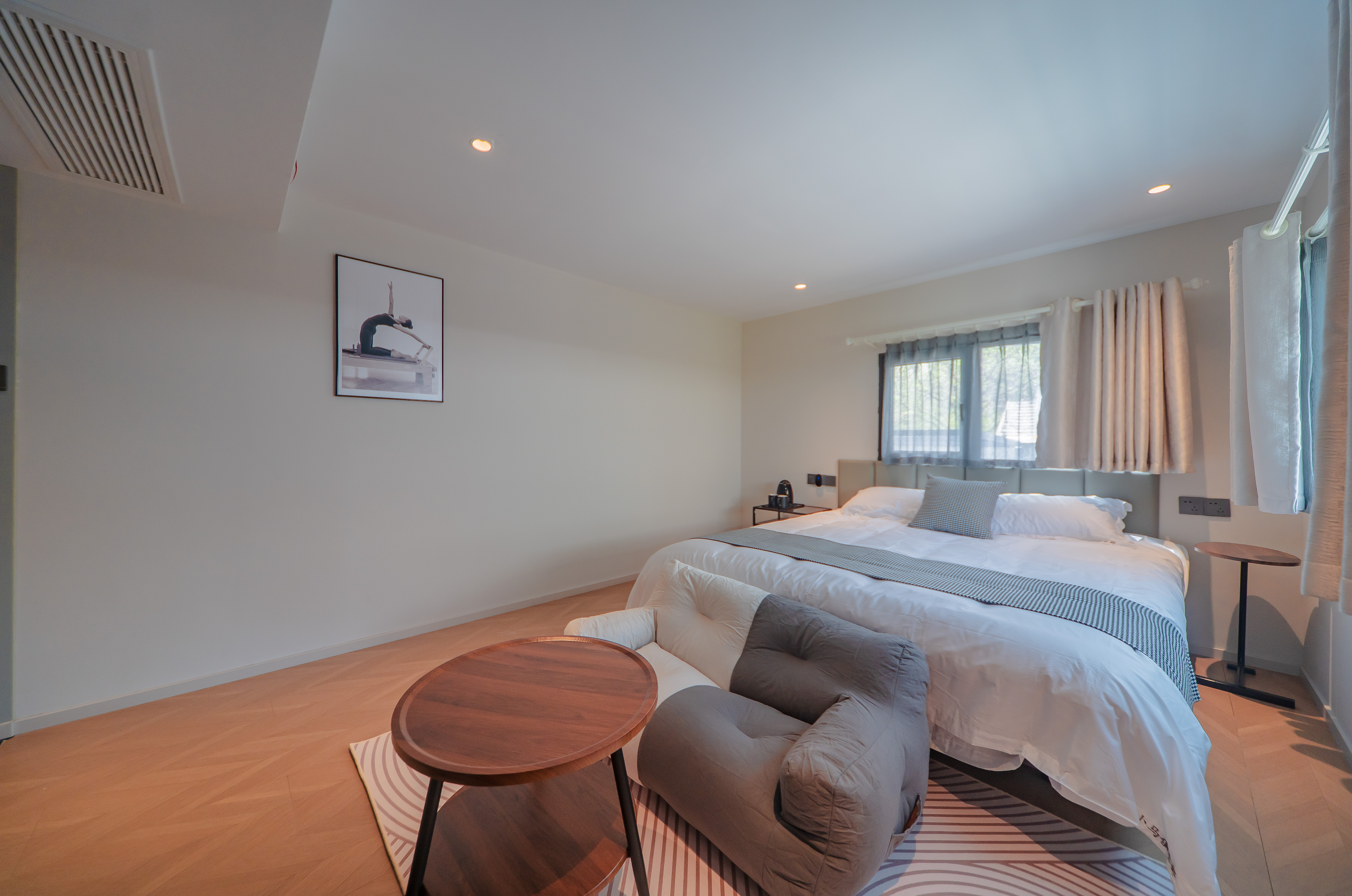 网红集装箱 · 雅致大床房