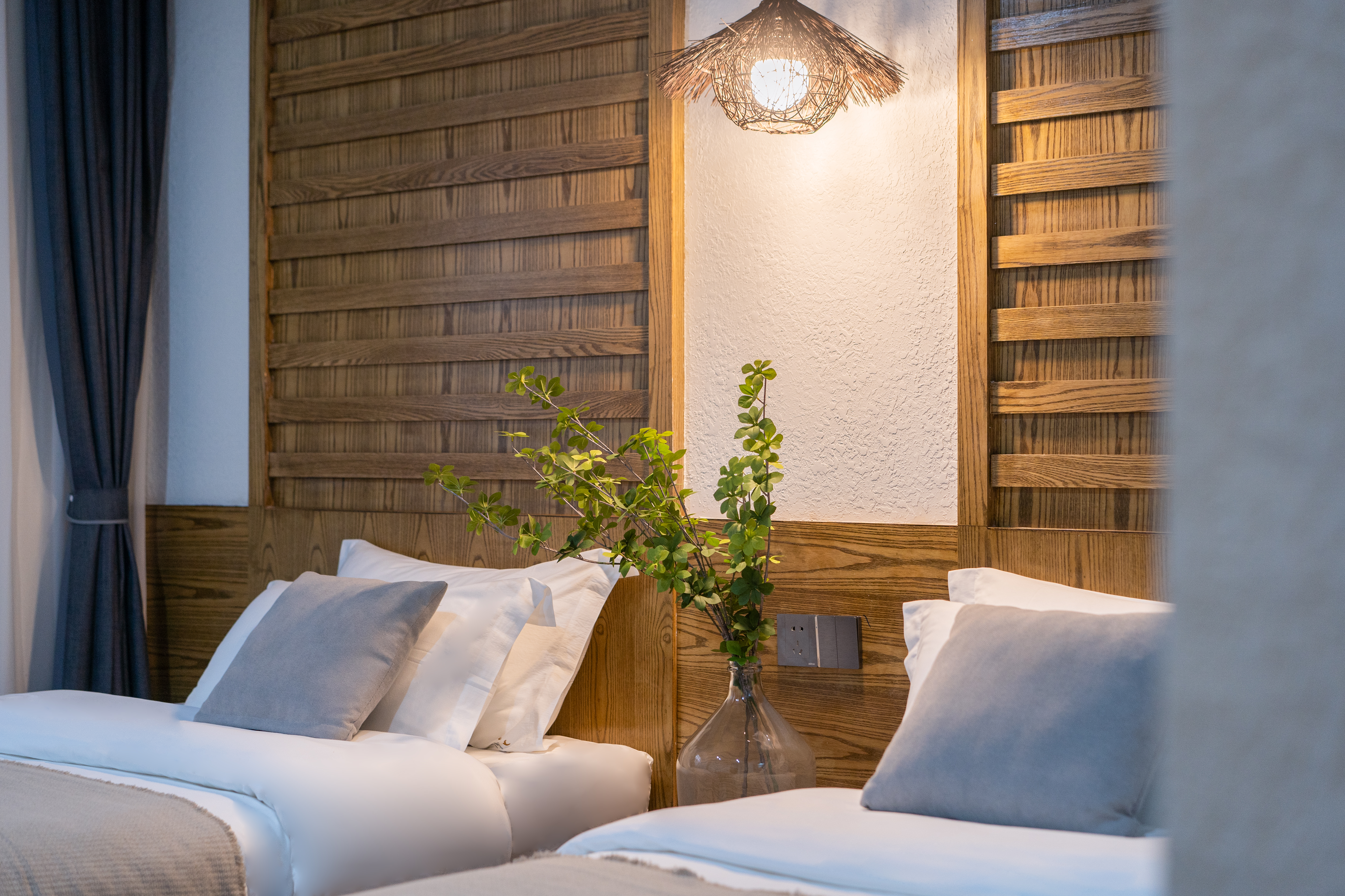 三秋小楼_舒适标间+马桶+茶台冰箱洗衣机