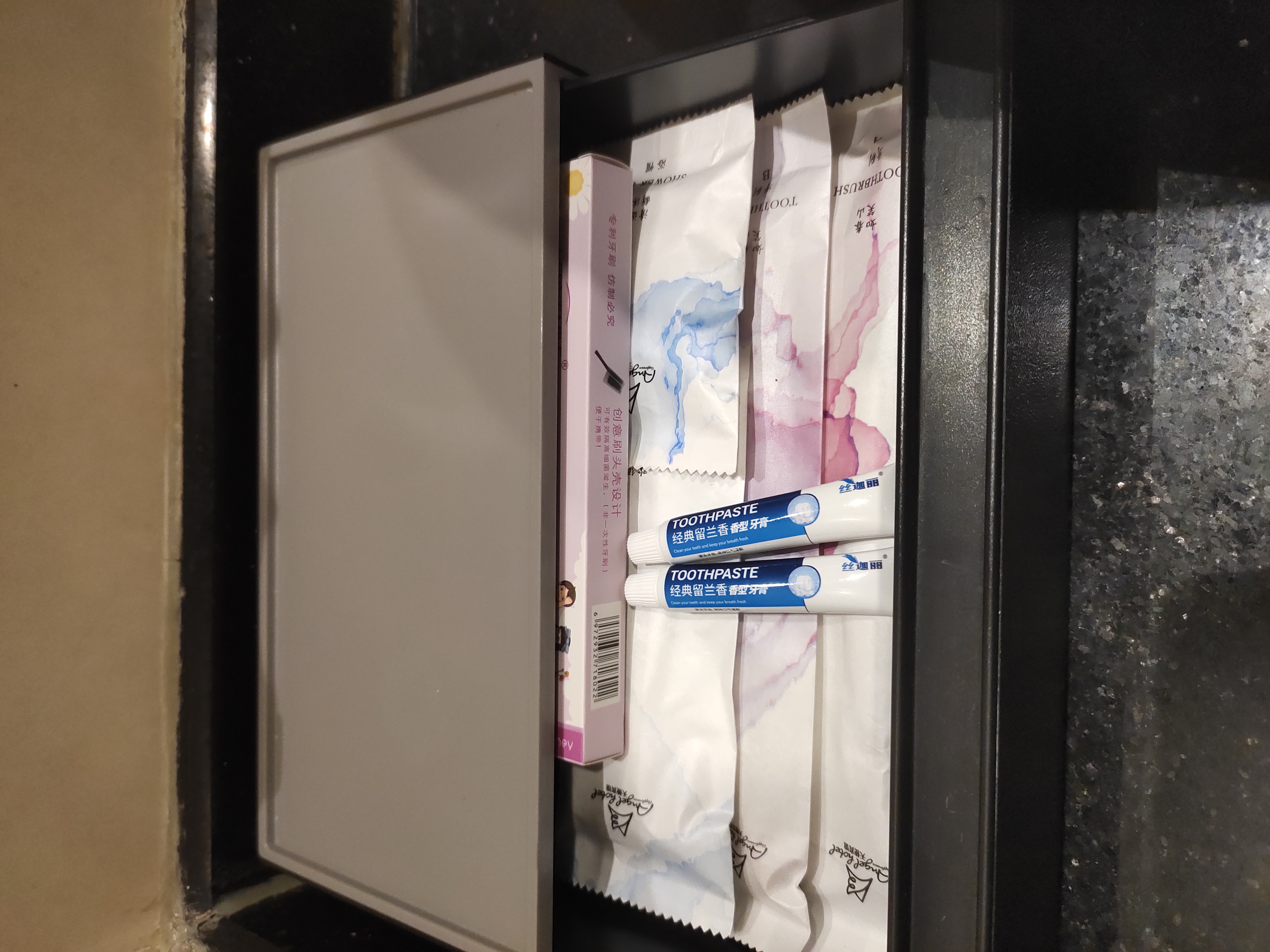 亲子房（鹅绒床被+小冰箱）