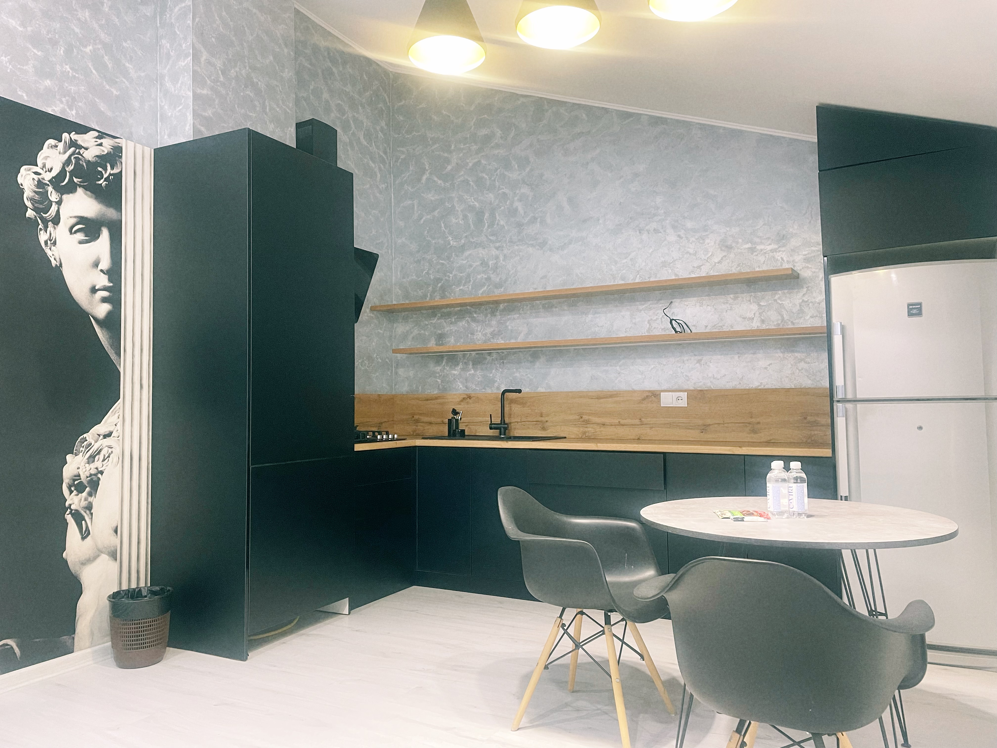 3+1全景商務三床套房（全含：接機/早食/落地簽/增值税）