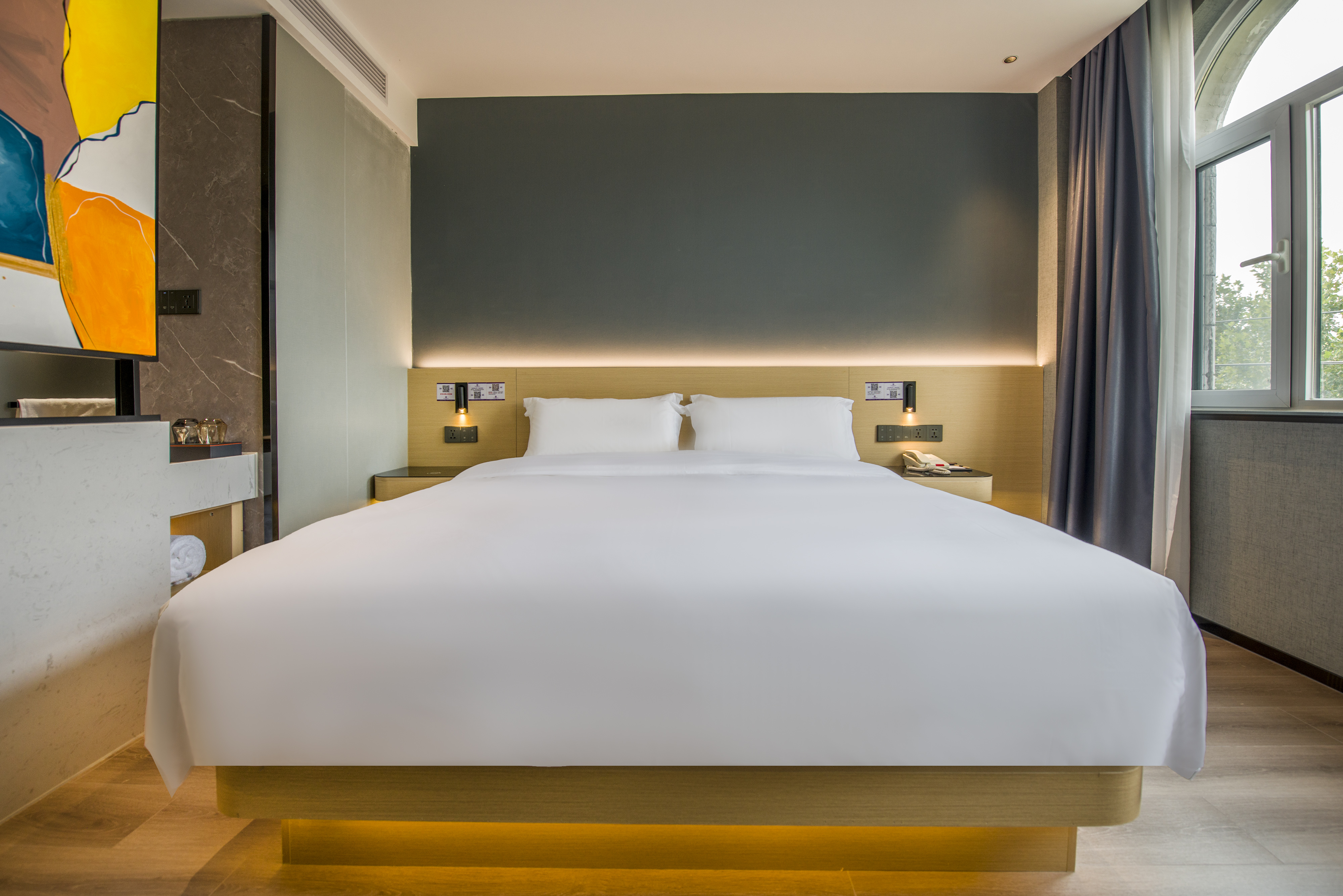 悦己 | 高级大床房（顾家家居静音舒眠乳胶床垫+0压轻柔鹅绒被+80S悦眠亲肤布草+恒温智能马桶）