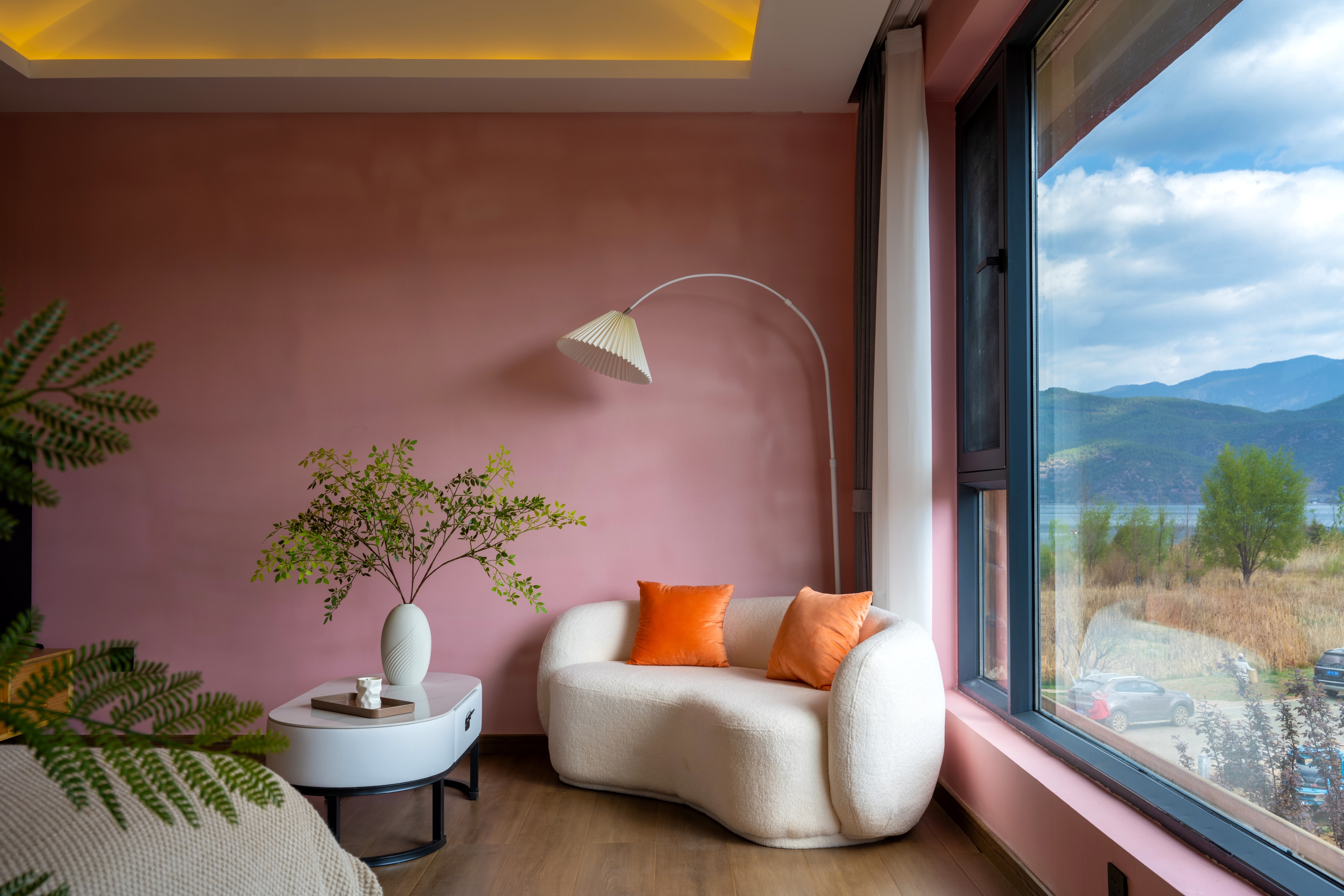 Yi Le Yin · Garden View Cozy Family Room
