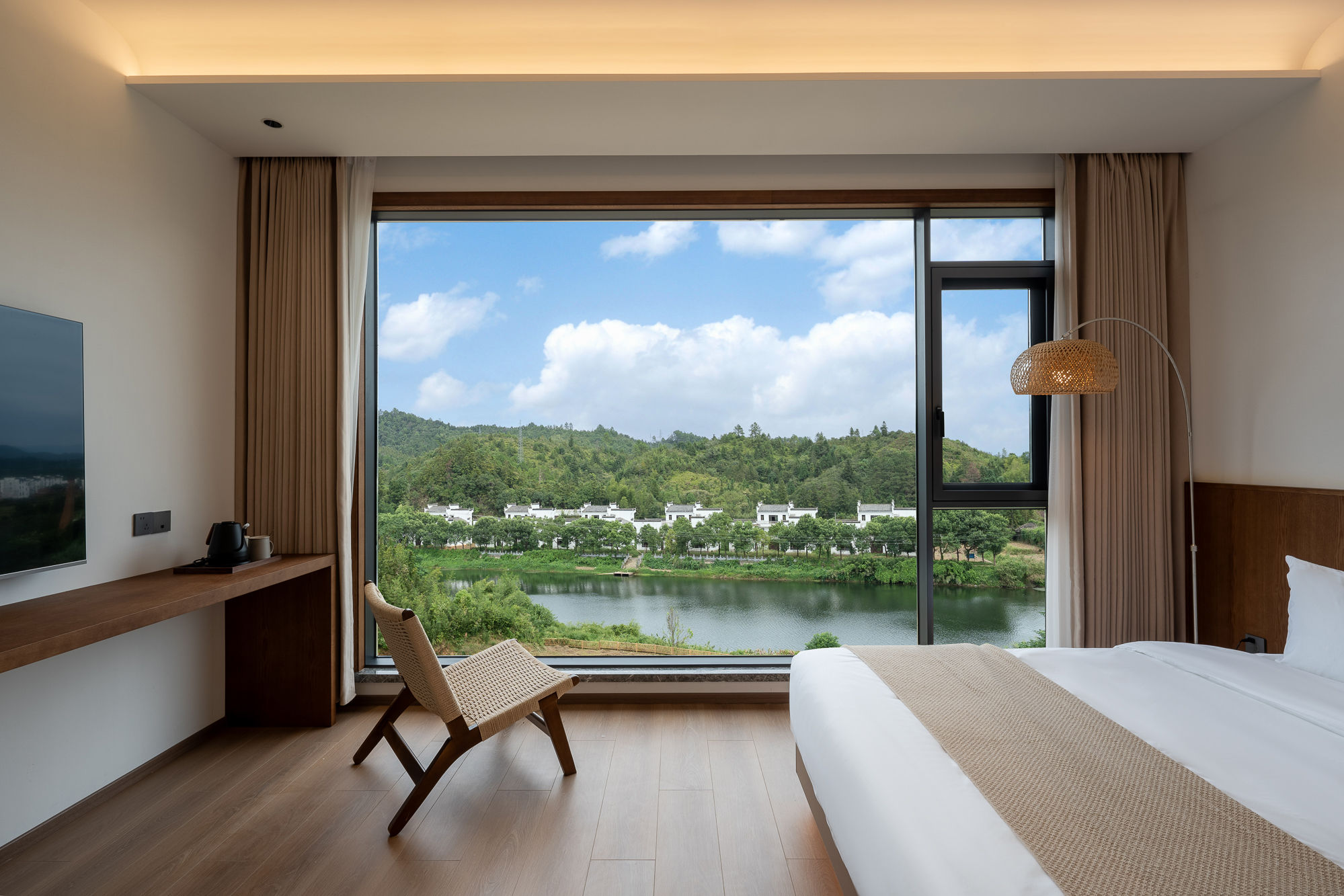 Smart Room - Lake-View (2 Beds) (Window)