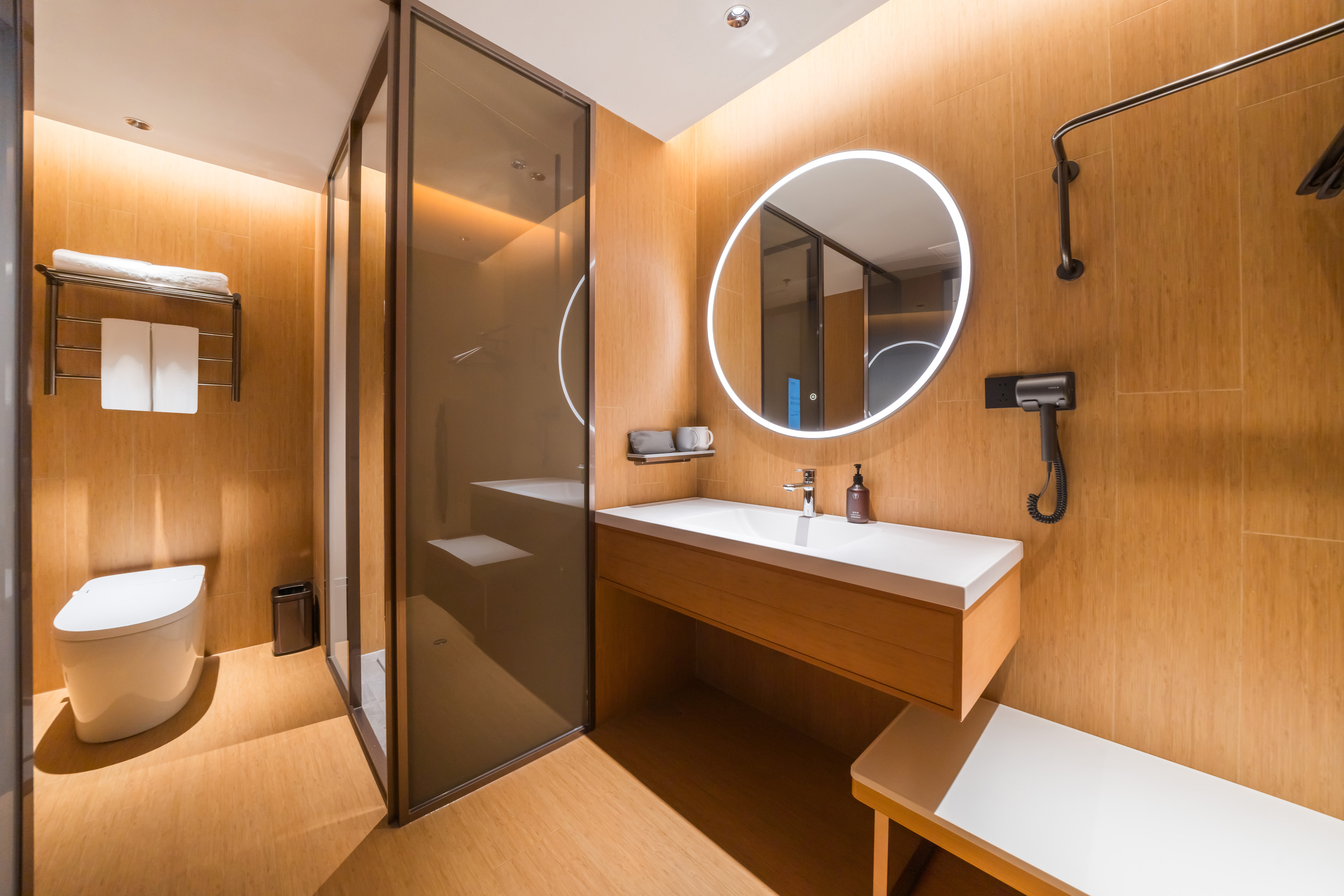 商务大床房（深睡床垫+小冰箱+手机投屏）