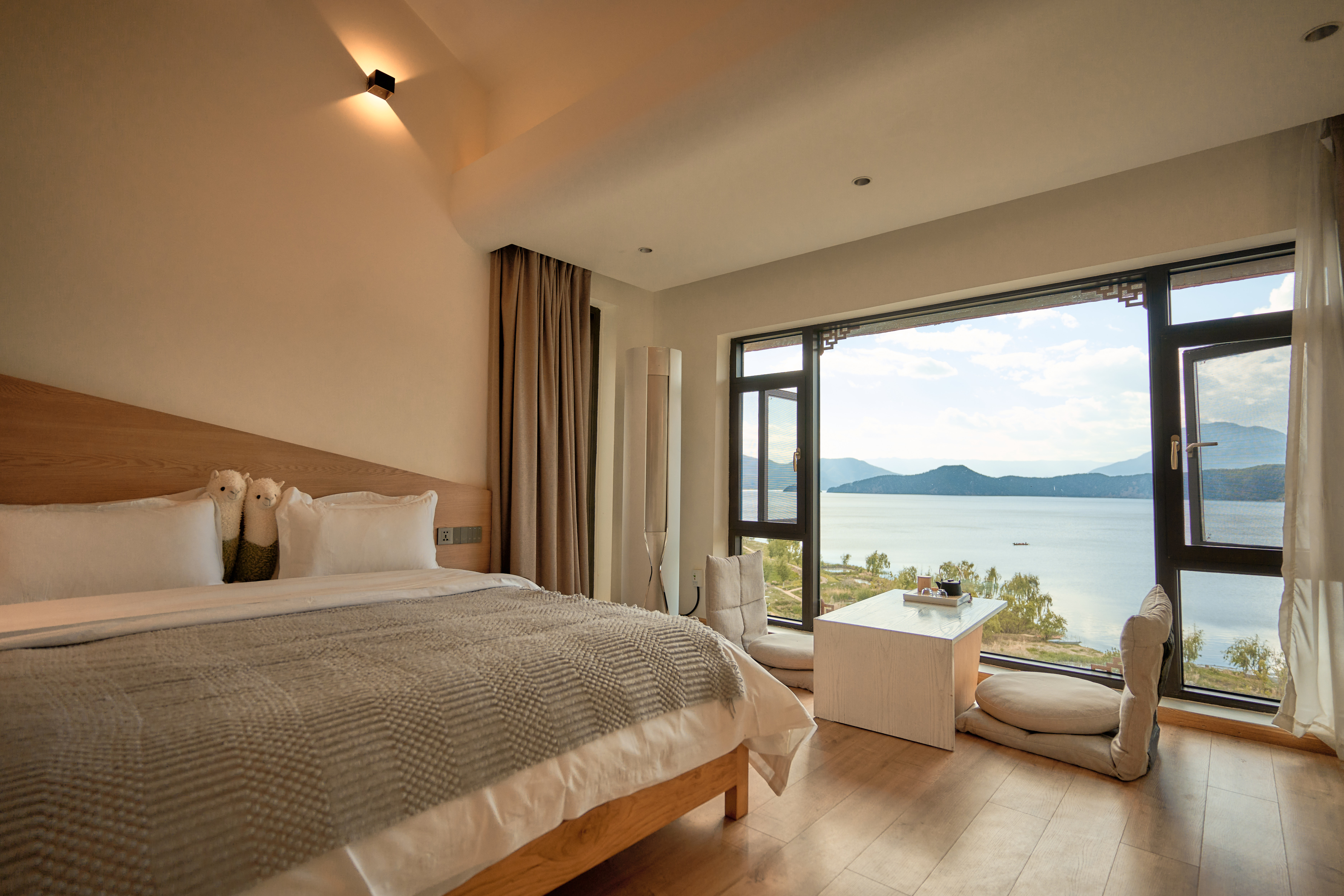 无敌湖景复式双床套房-晨雾美景-洗衣机-地暖-日落晚霞