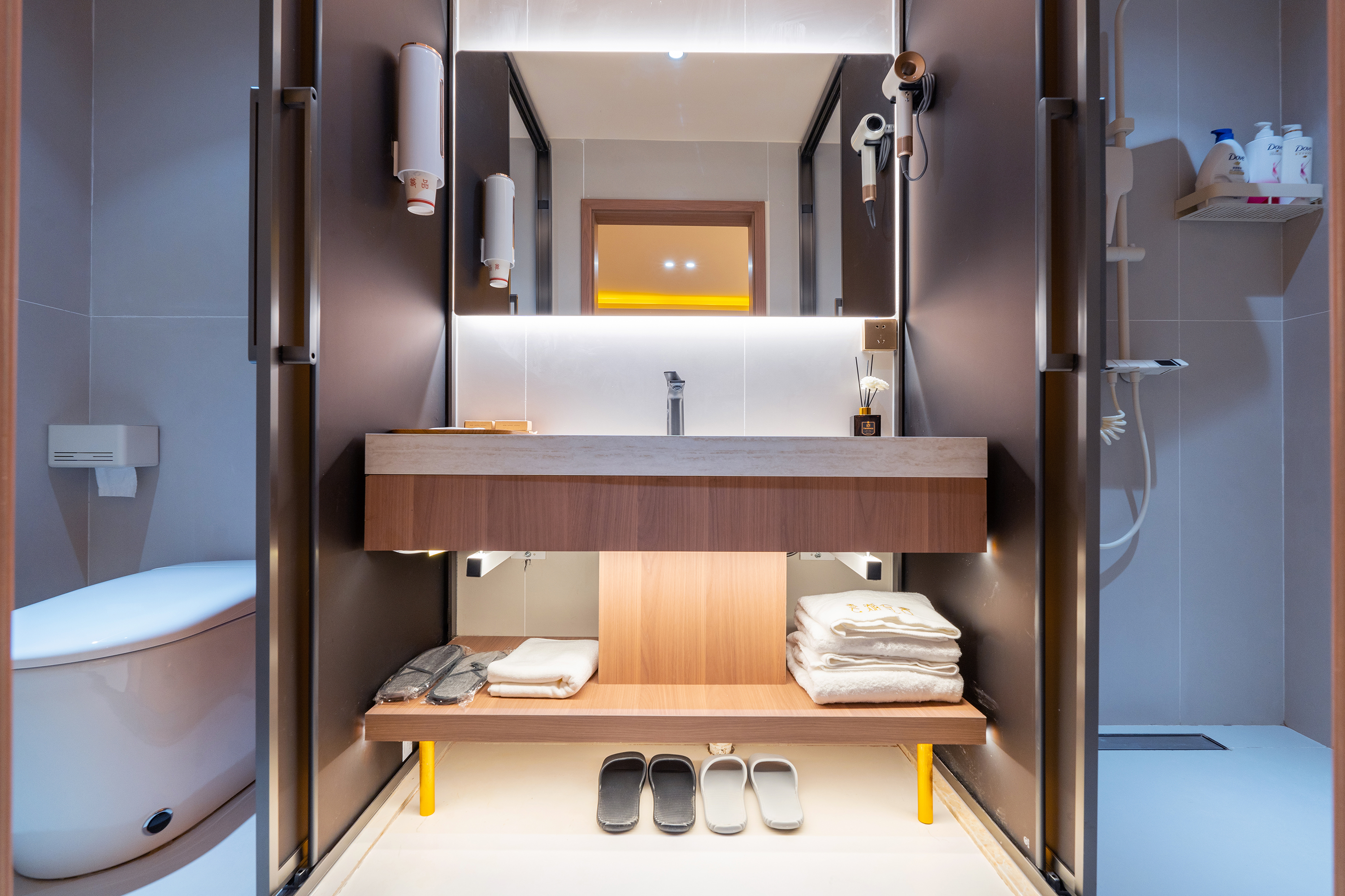 Light Luxury 2-bed Room