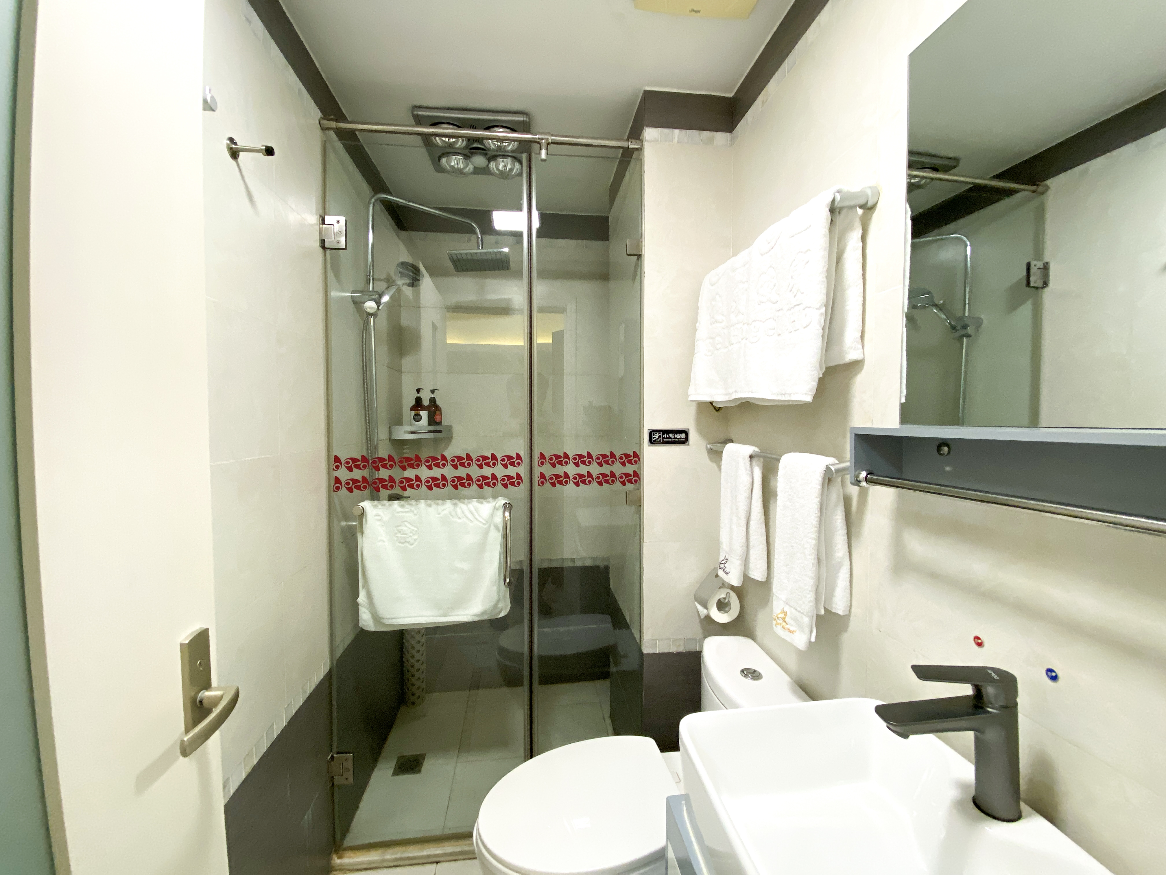 公寓家庭房（副楼+鹅绒床被+冰箱+微波炉+洗衣机）