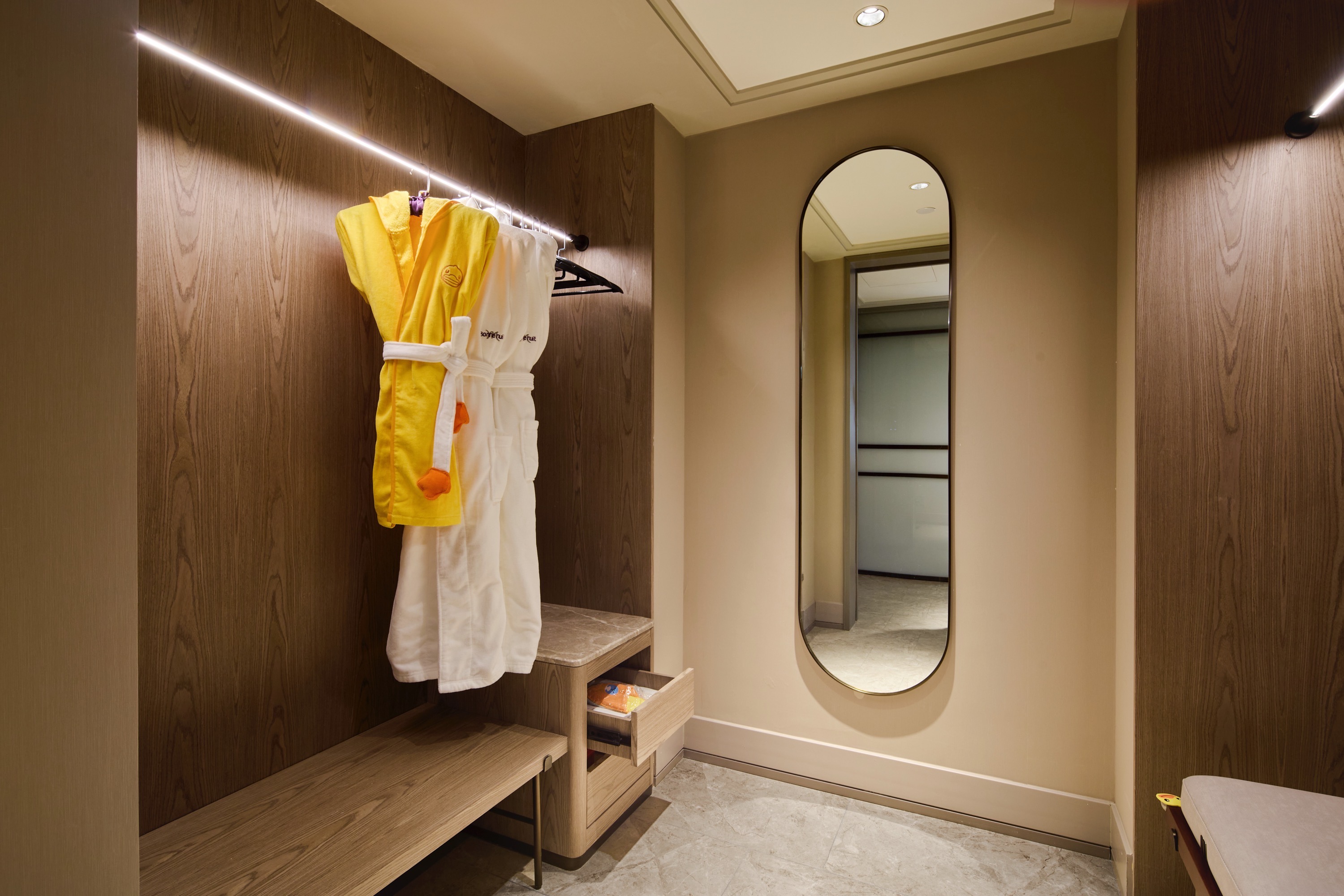 B.duck小黄鸭亲子主题房（全景落地窗）