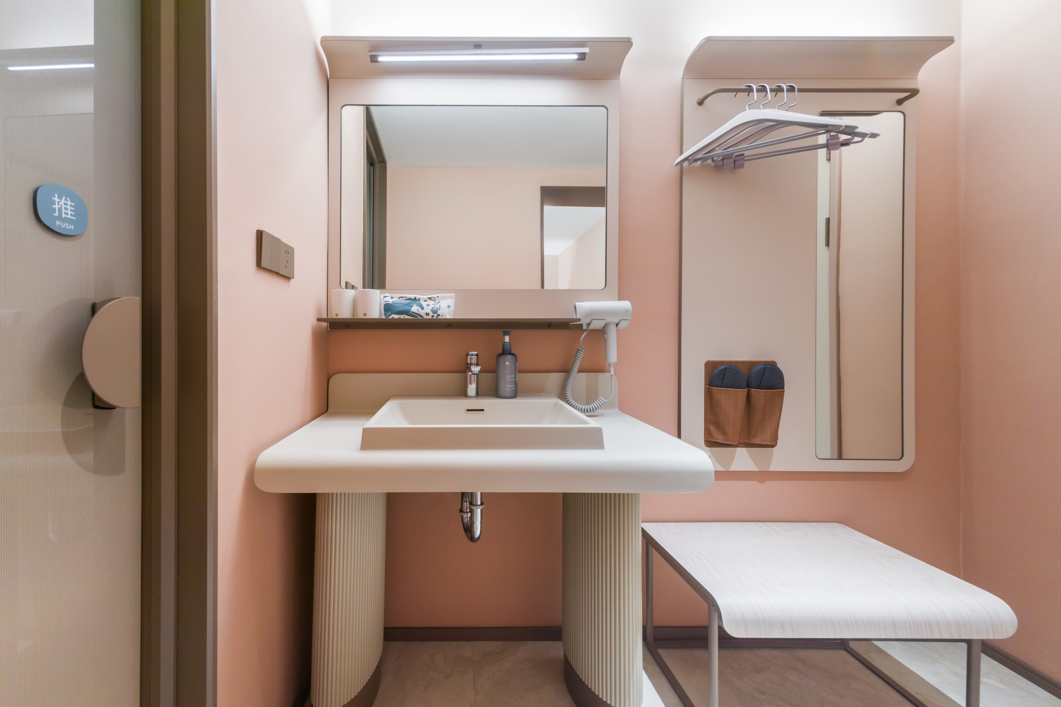 商务大床房（智能马桶+金可儿护脊床垫）