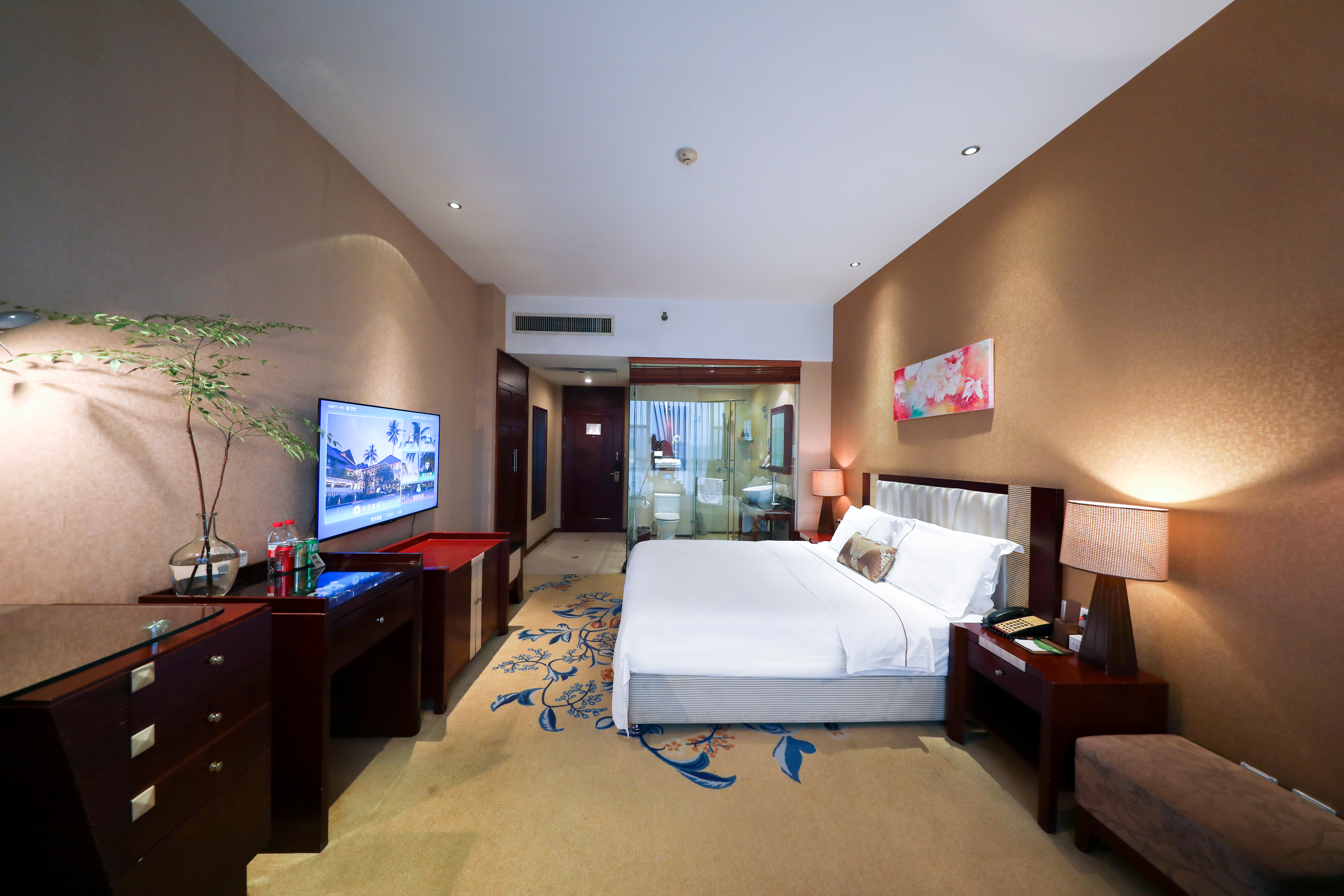 豪华单间（鹅绒床被+小冰箱）