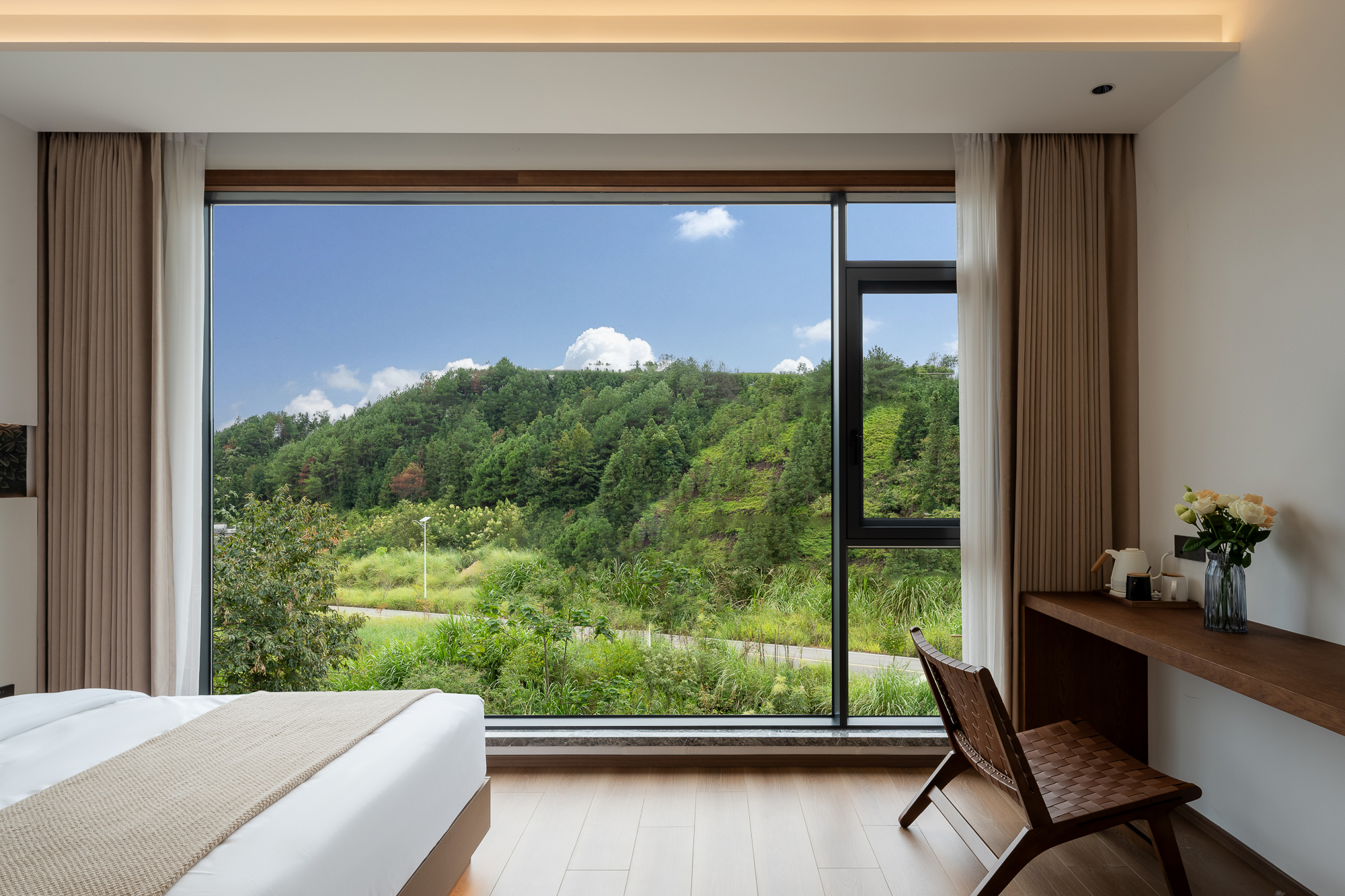 Smart Room - Mountain-View (2 Beds) (Window)