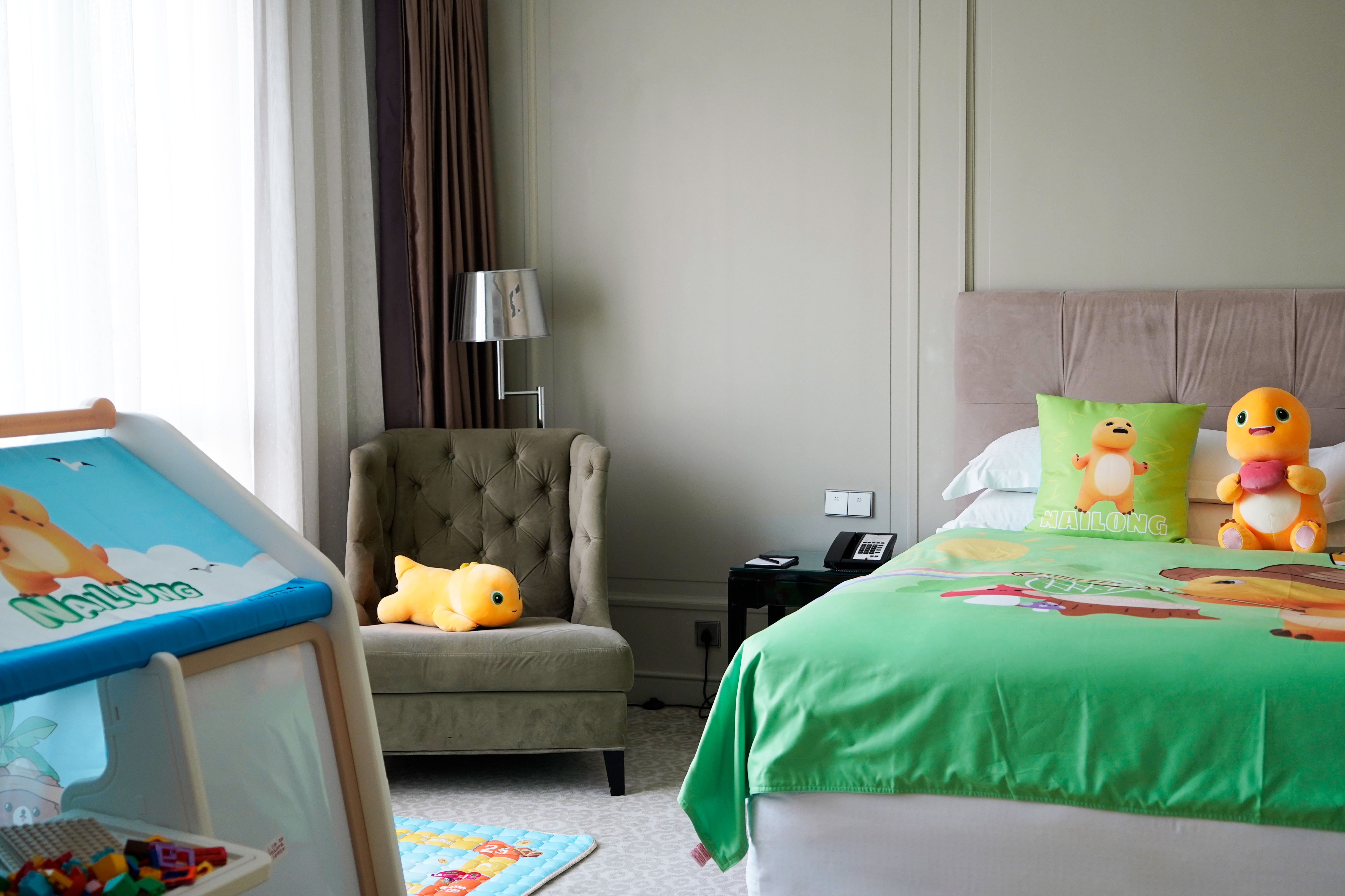 奶龙主题亲子套房