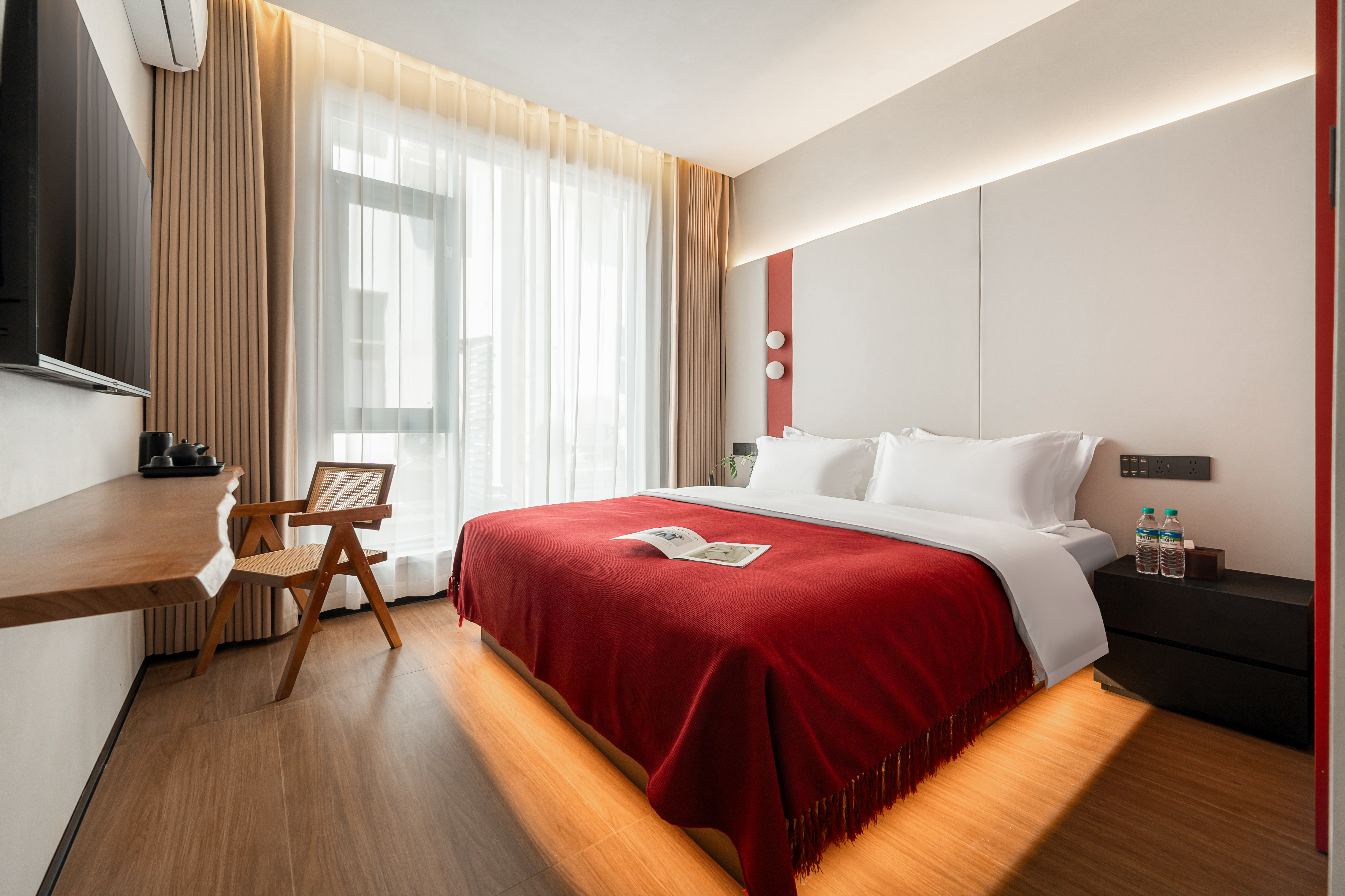 时光-简约大床房丨溪影照帘+智能体验