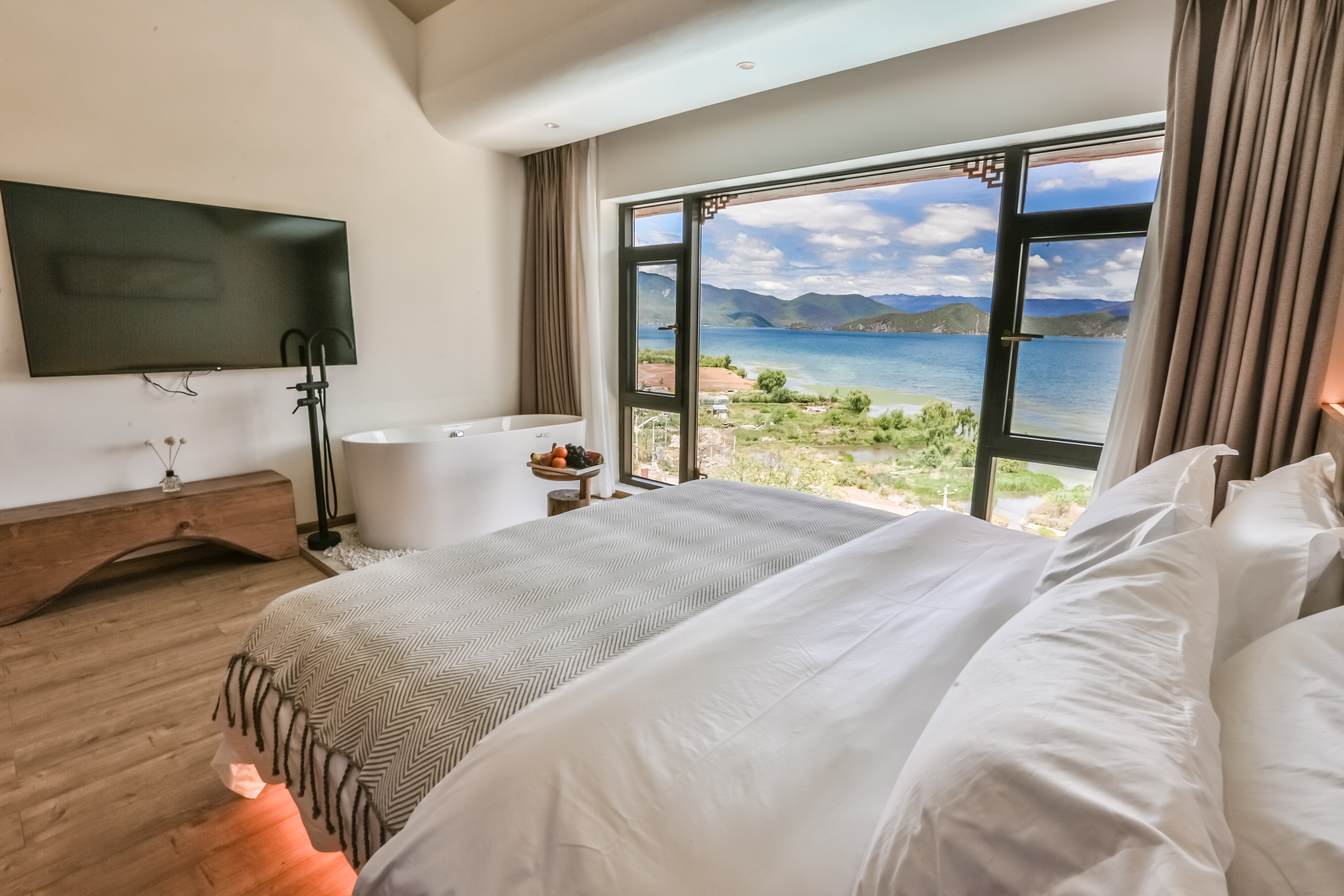 无敌湖景复式双床套房-晨雾美景-洗衣机-地暖-日落晚霞