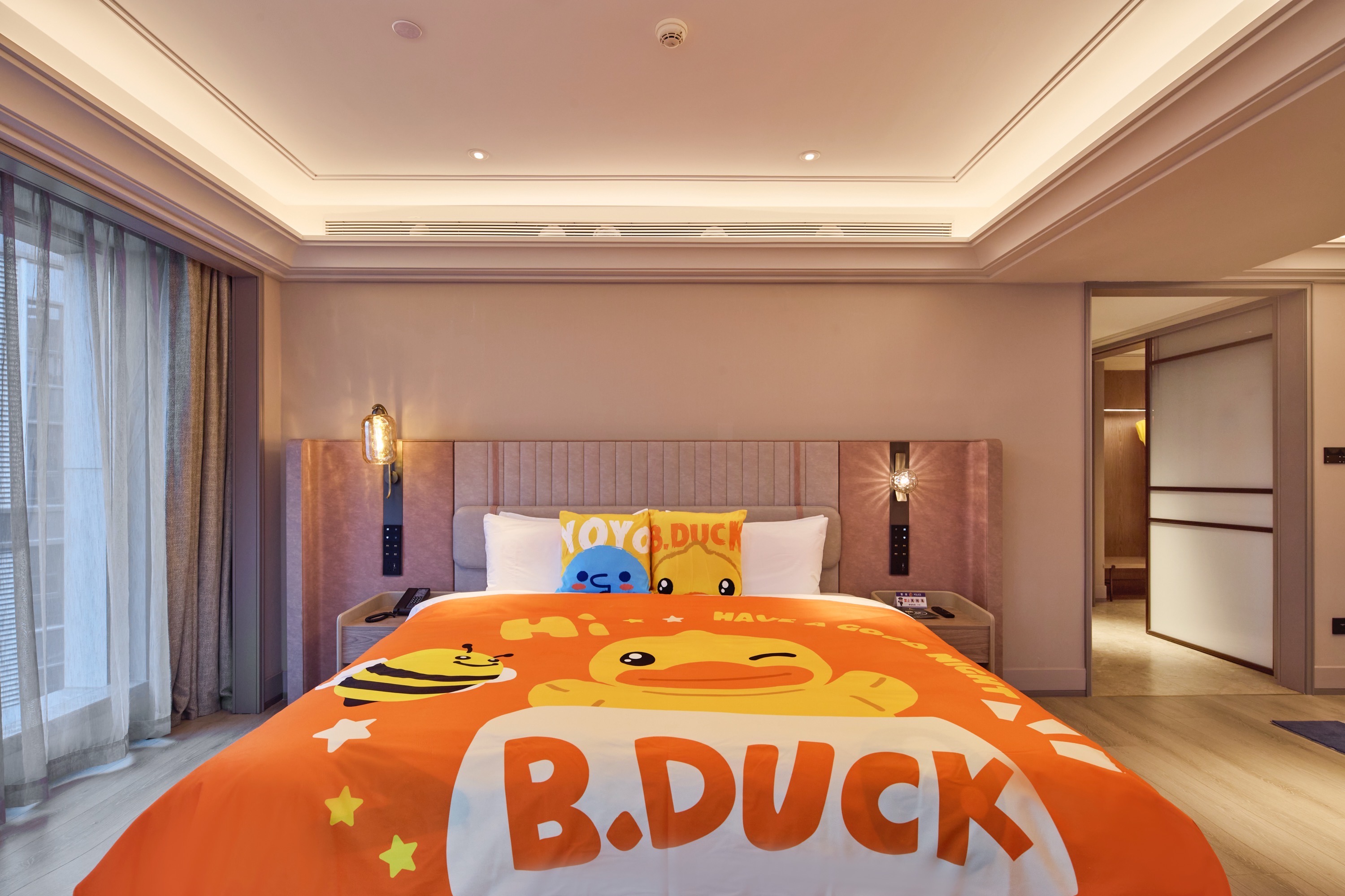 B.duck小黄鸭亲子主题房（全景落地窗）
