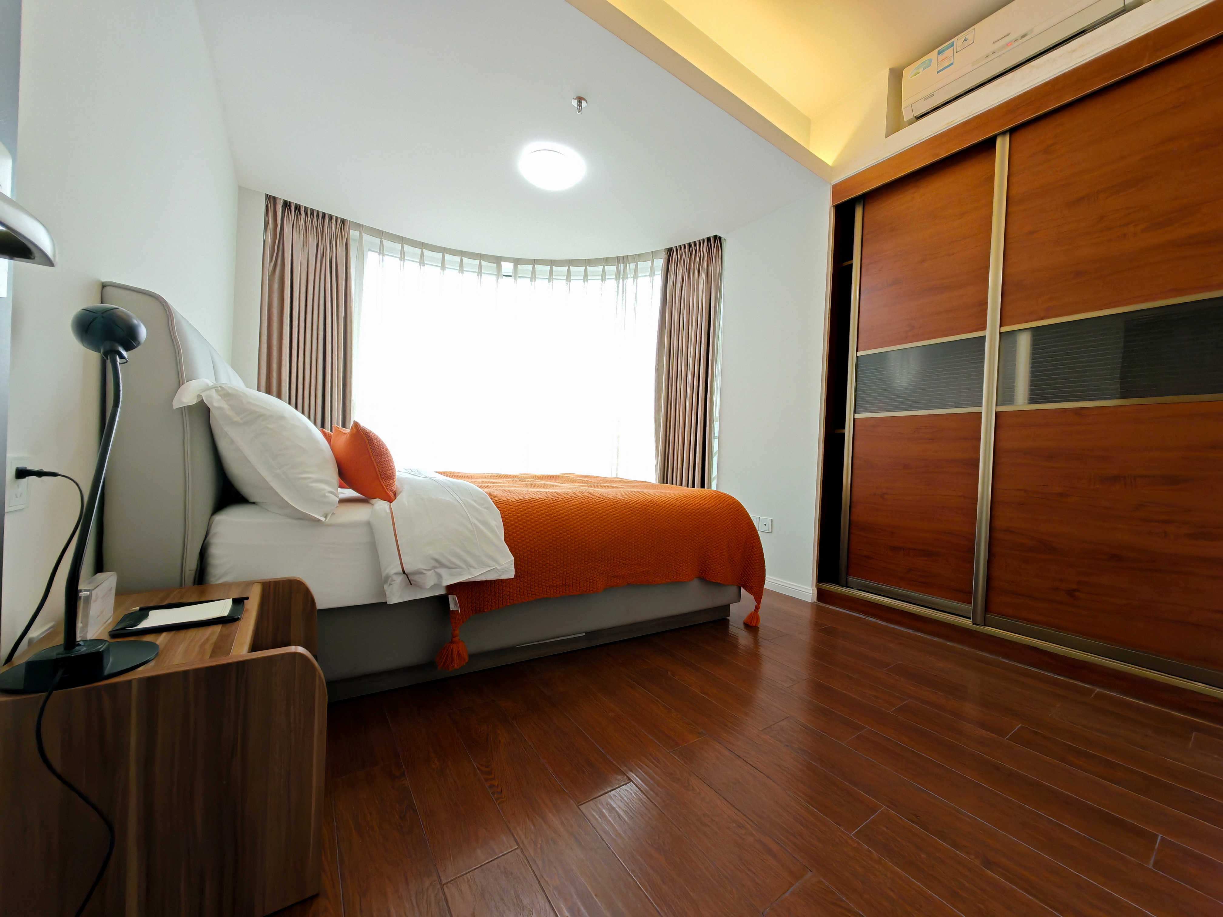 套二公寓（副楼+鹅绒床被+冰箱+微波炉+洗衣机）