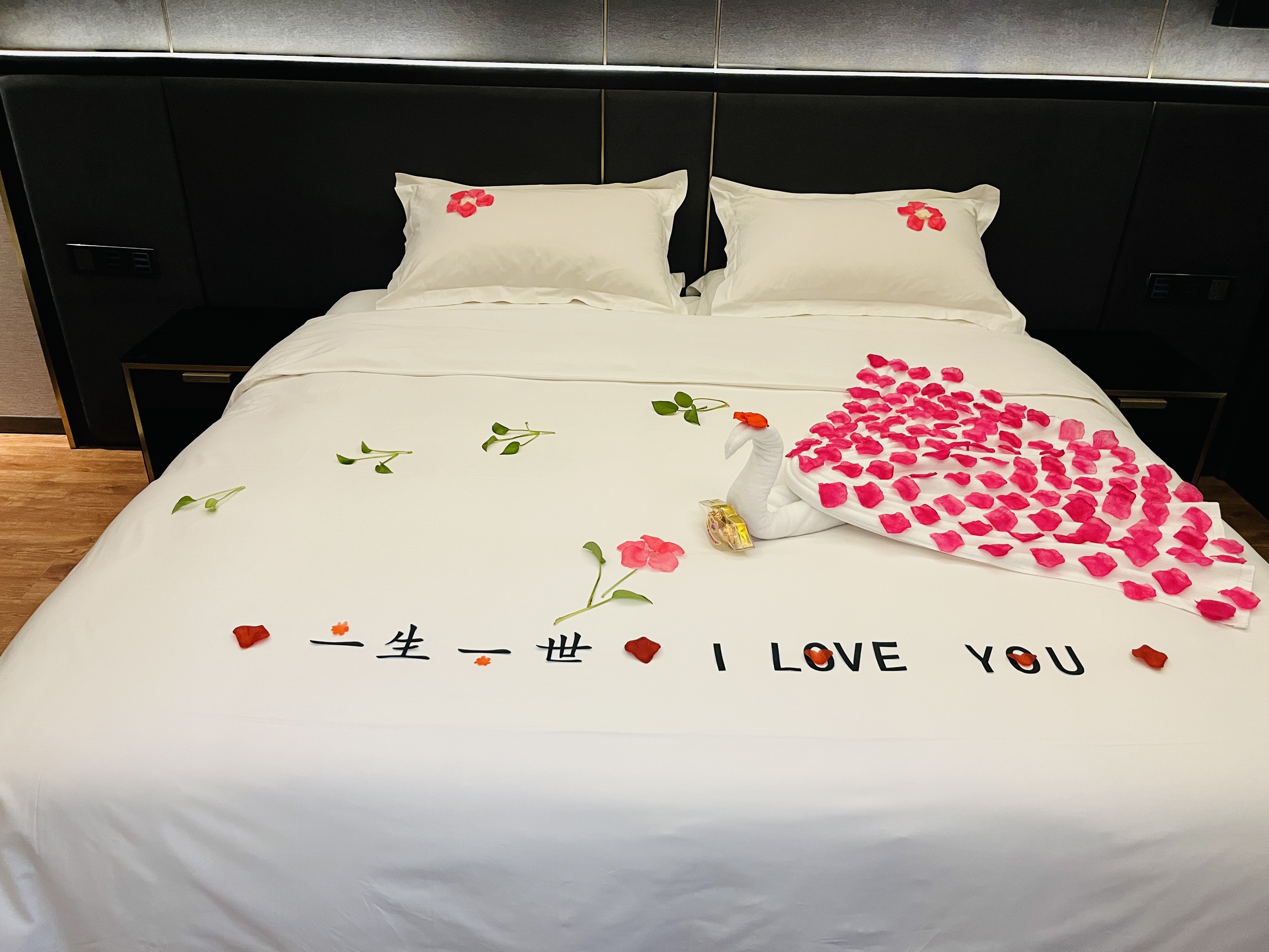 浪漫大床房—零压床垫