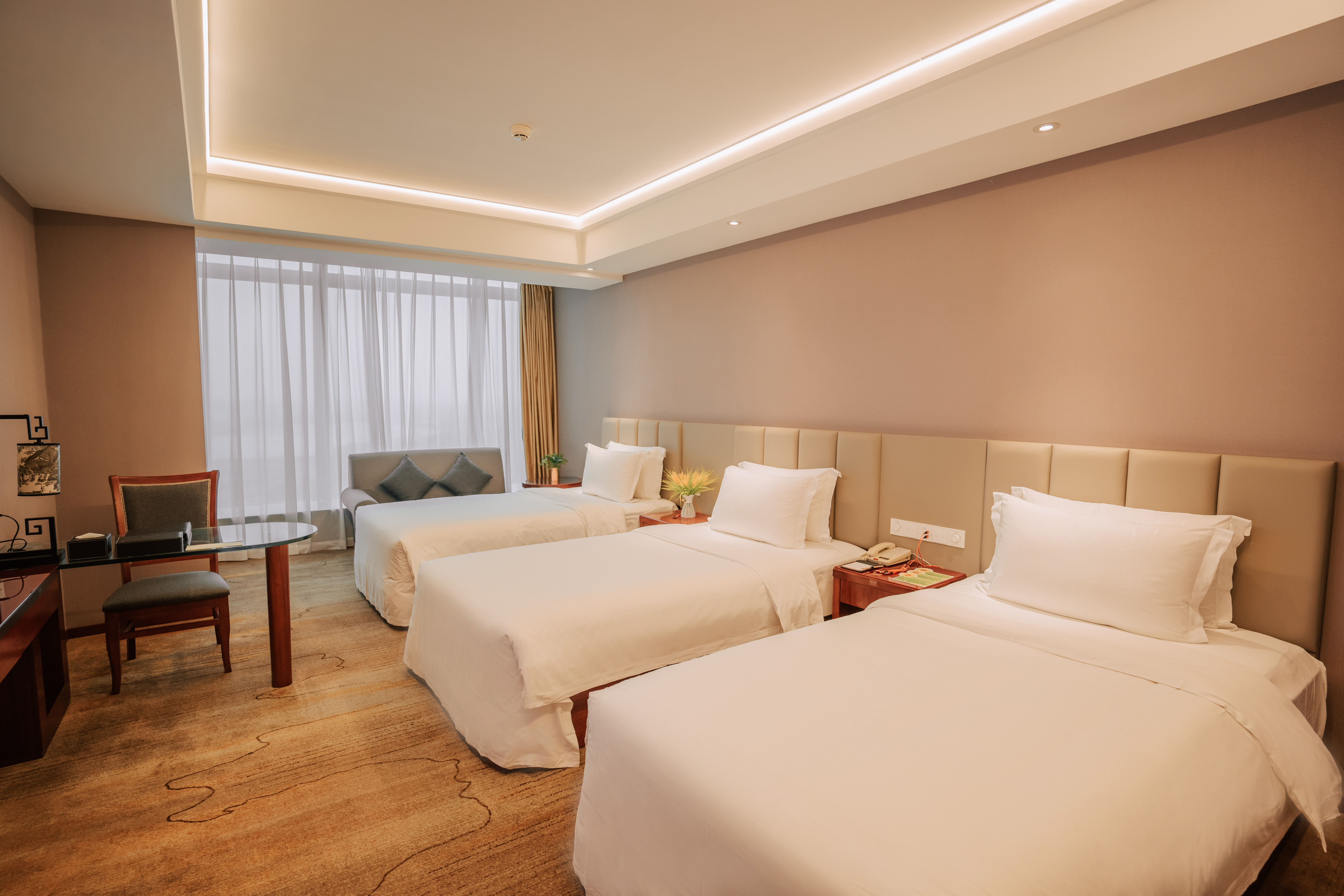 家庭三人间（加湿器+小冰箱）