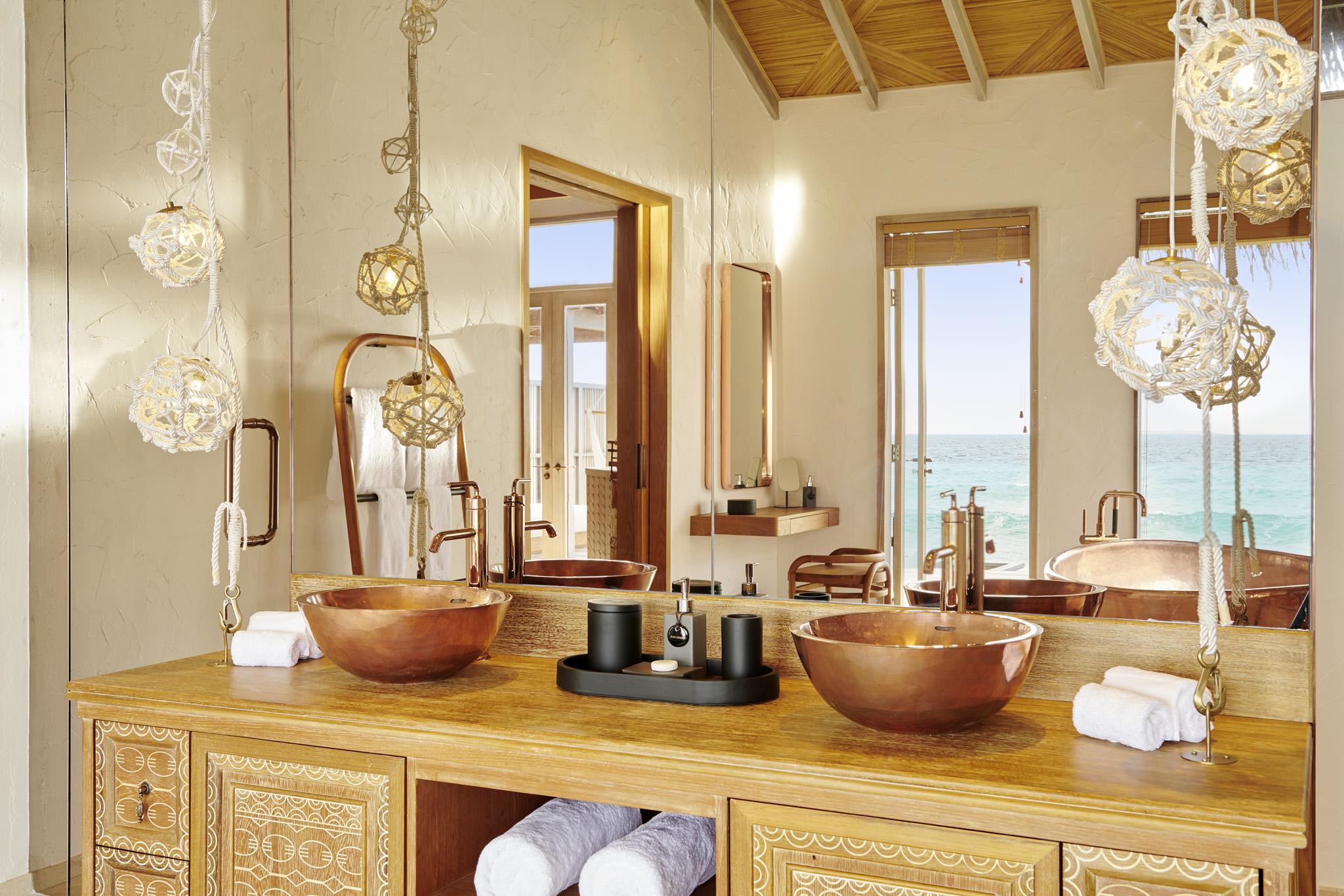 水上日落三卧室别墅 - 带泳池