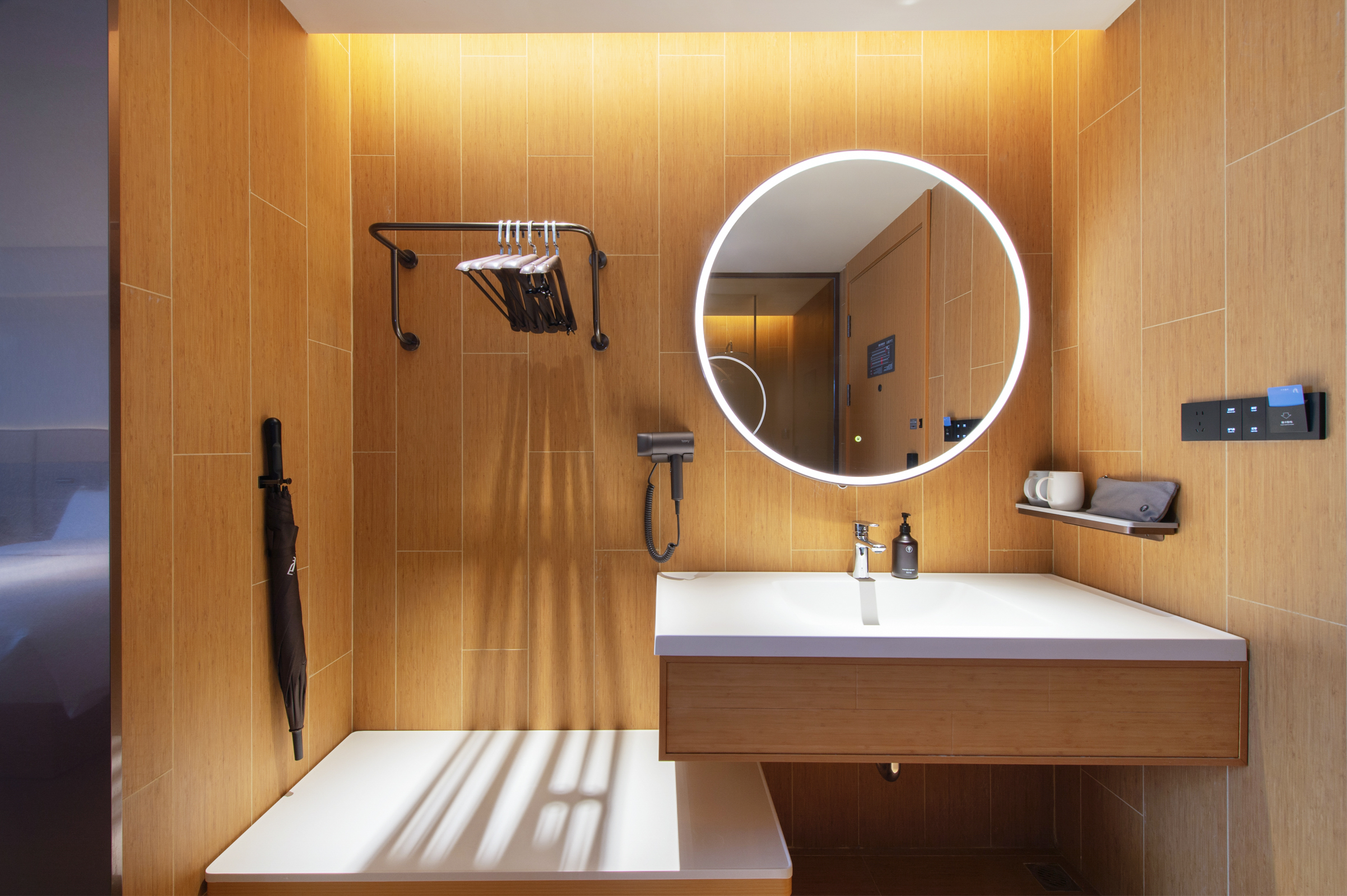 商务大床房【都市谧境·东方雅韵· 零压床品】