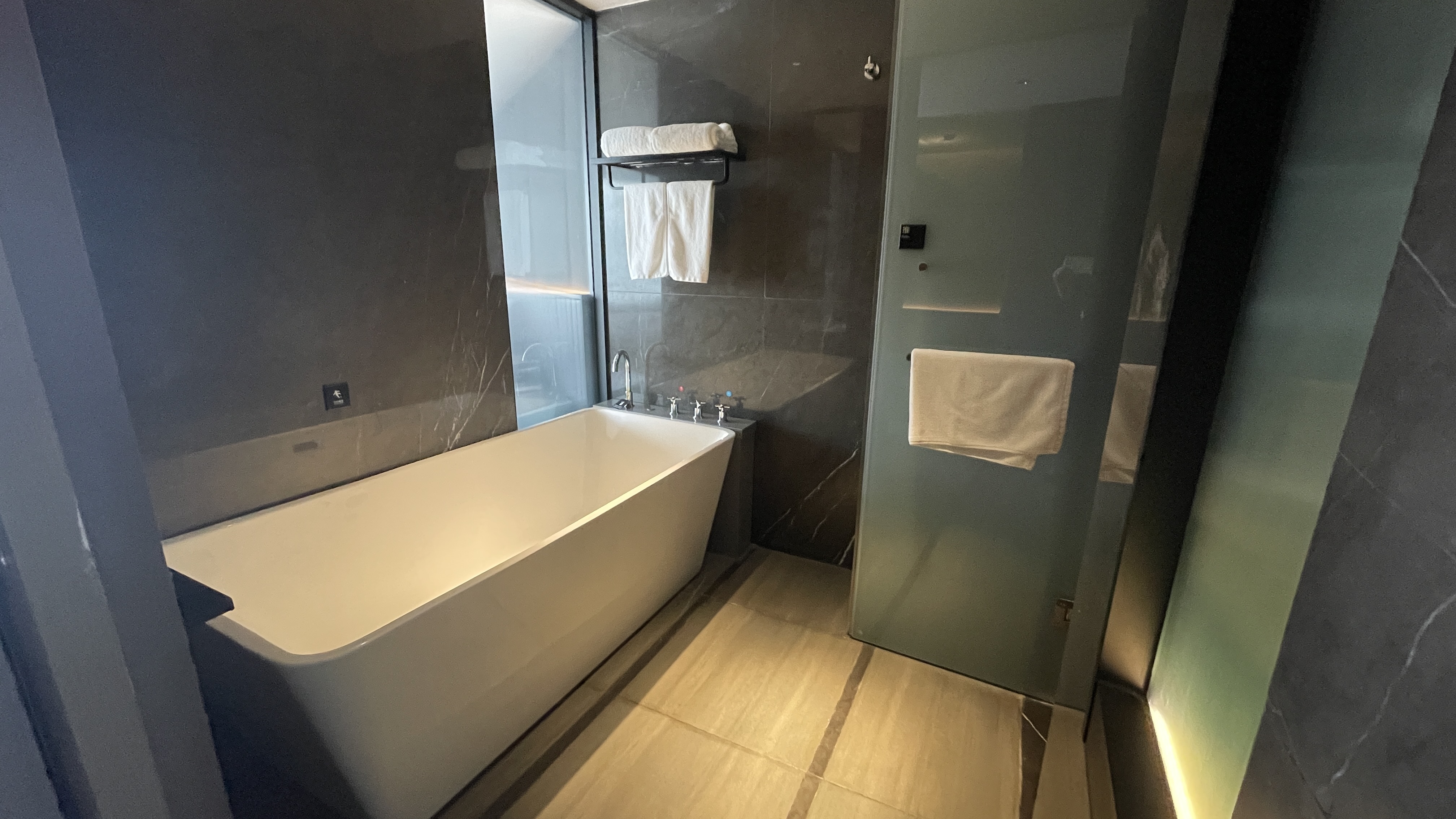 Romantic Smart Suite (King Bed) (Bathtub)