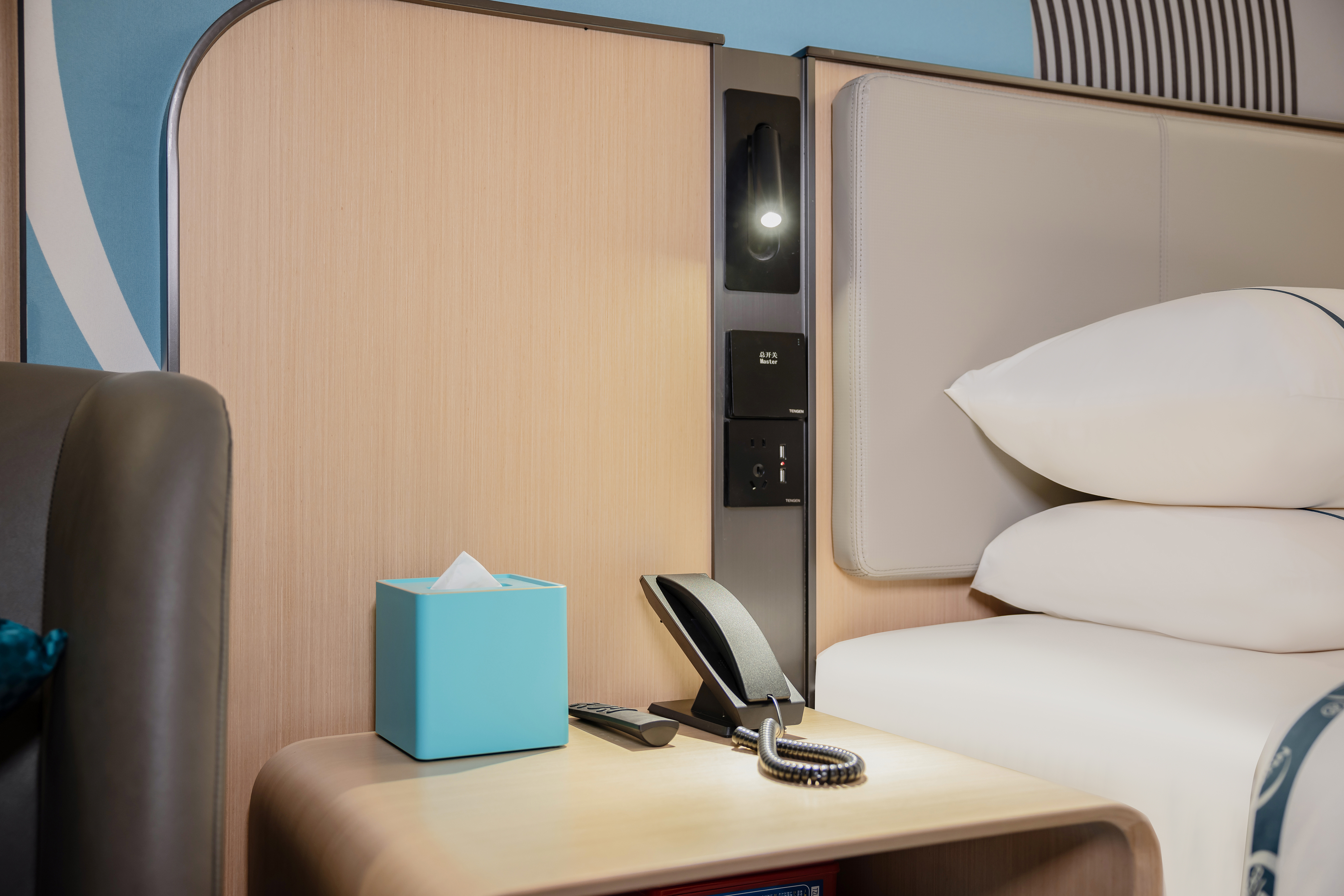 城景高级双床房-手机投屏+护脊床垫+休闲座椅