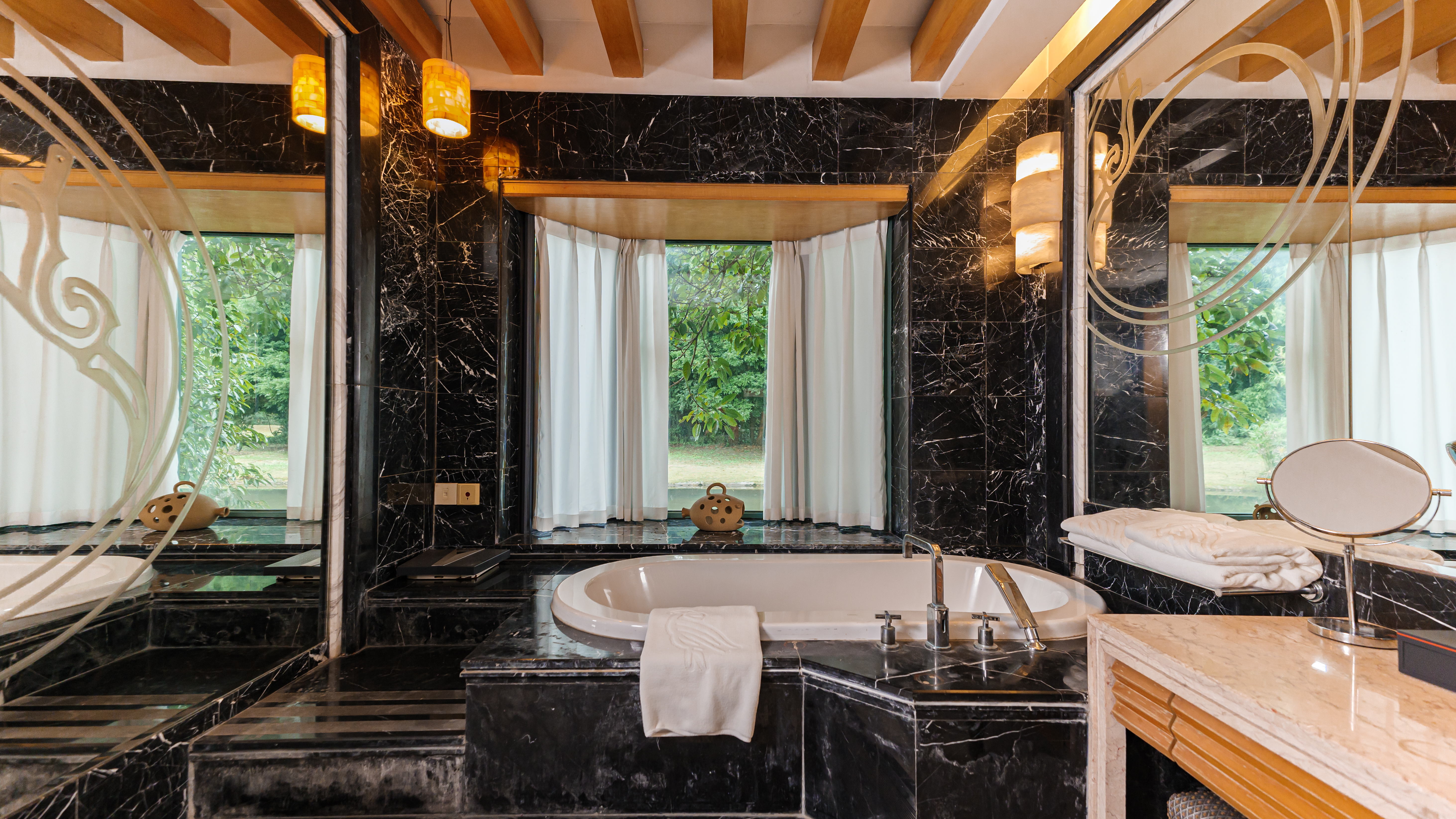 贵宾别墅高级套房（一套二）