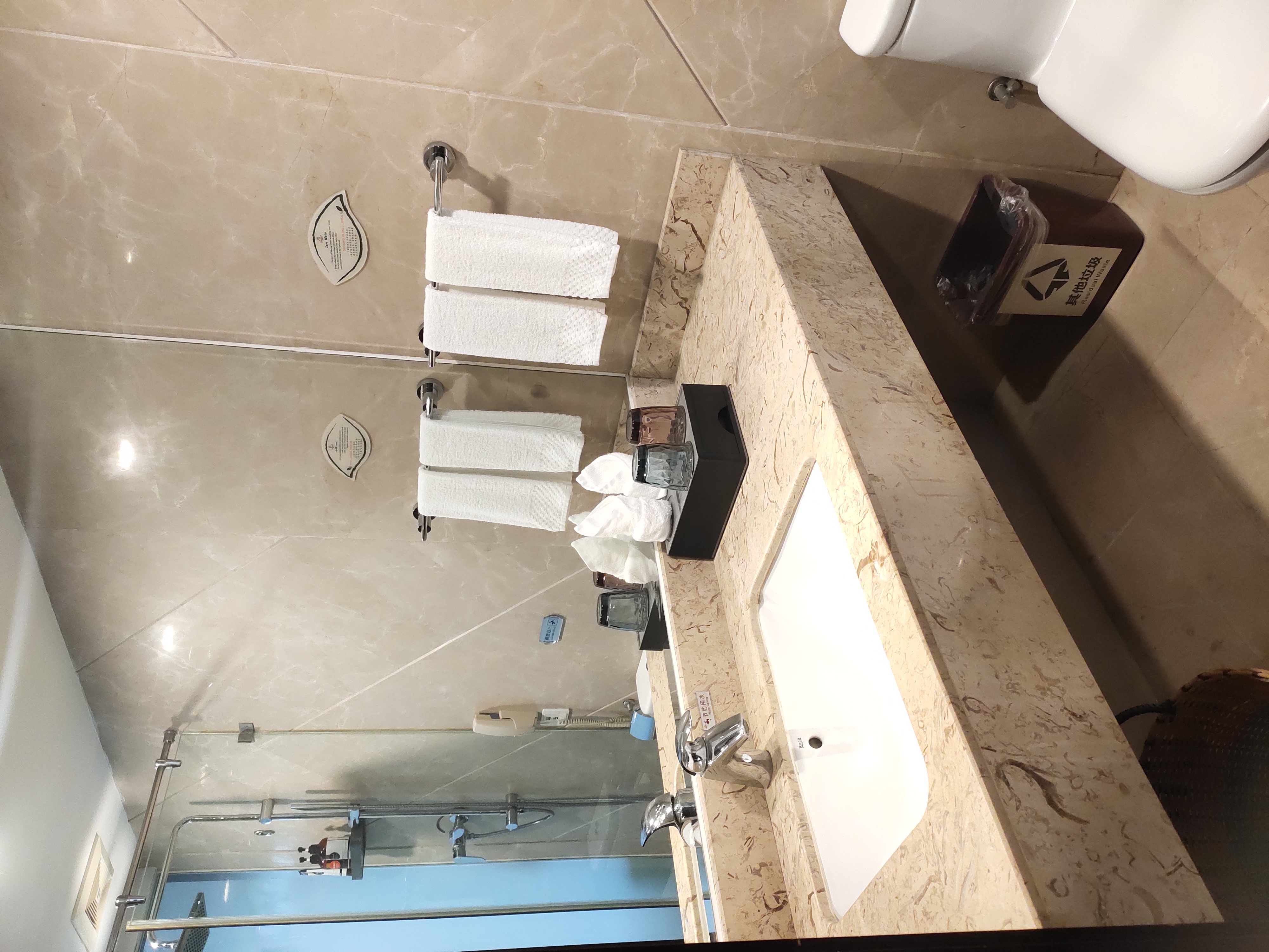 行政间（鹅绒床被+小冰箱+空气净化器）