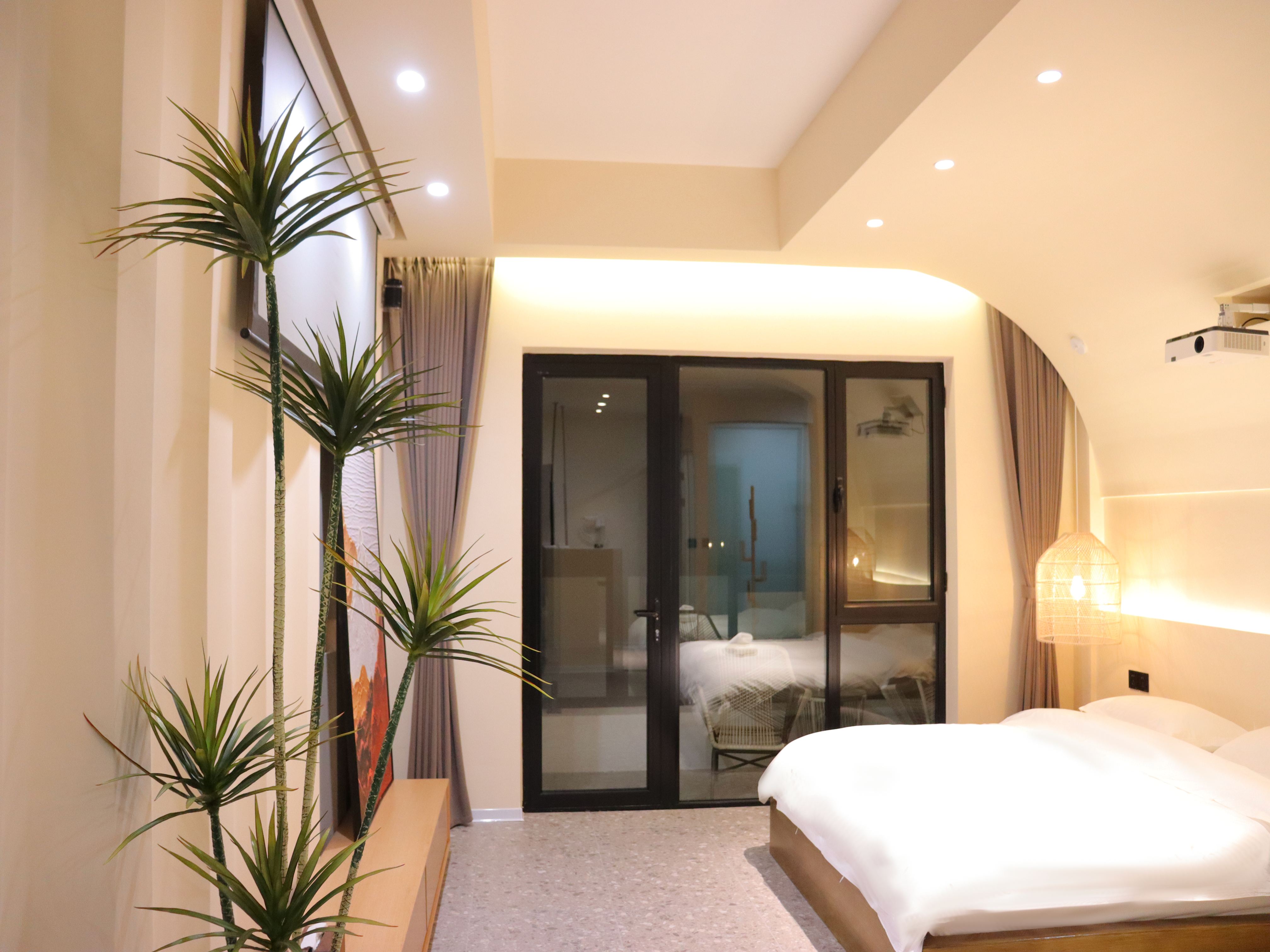 一捧雪豪华大床房—阳台+山景+超大投影