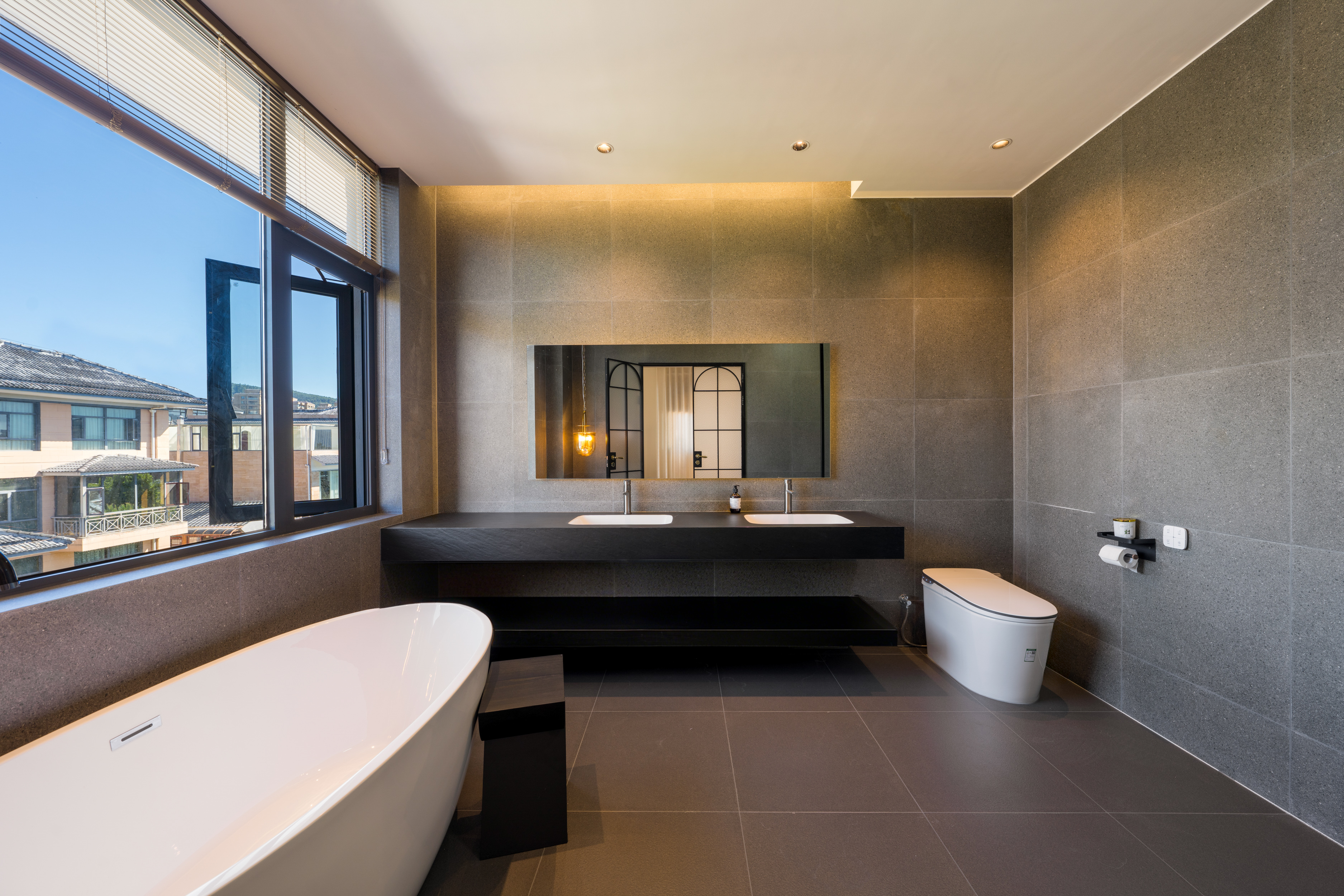 【拾全·私享阳台双卧家庭房】澜光浴池|山语静眠〉