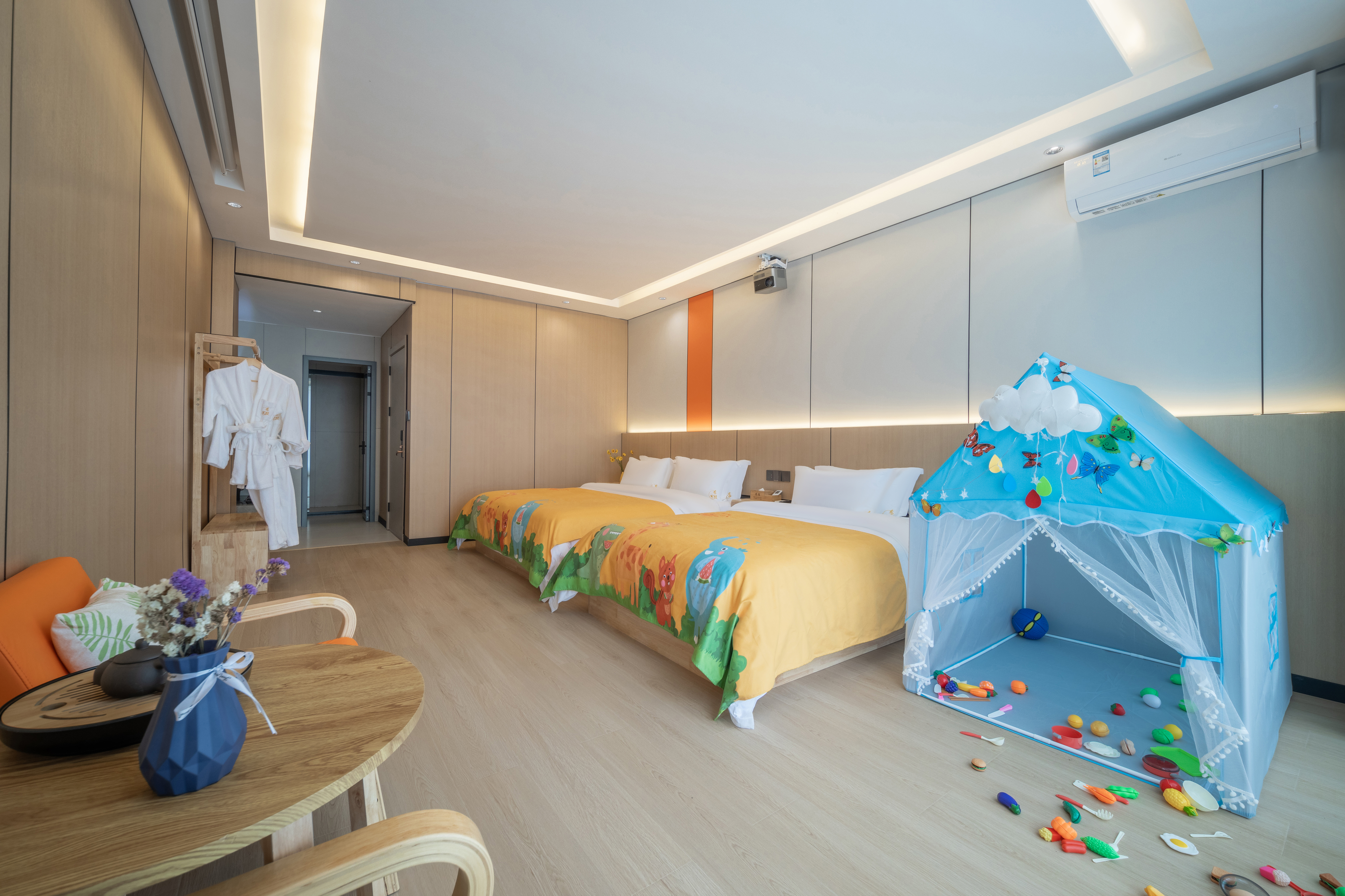 Chang Le Family Twin Room With High-End Latex Mattress + 100-Inch Projector Av + Smart Toilet