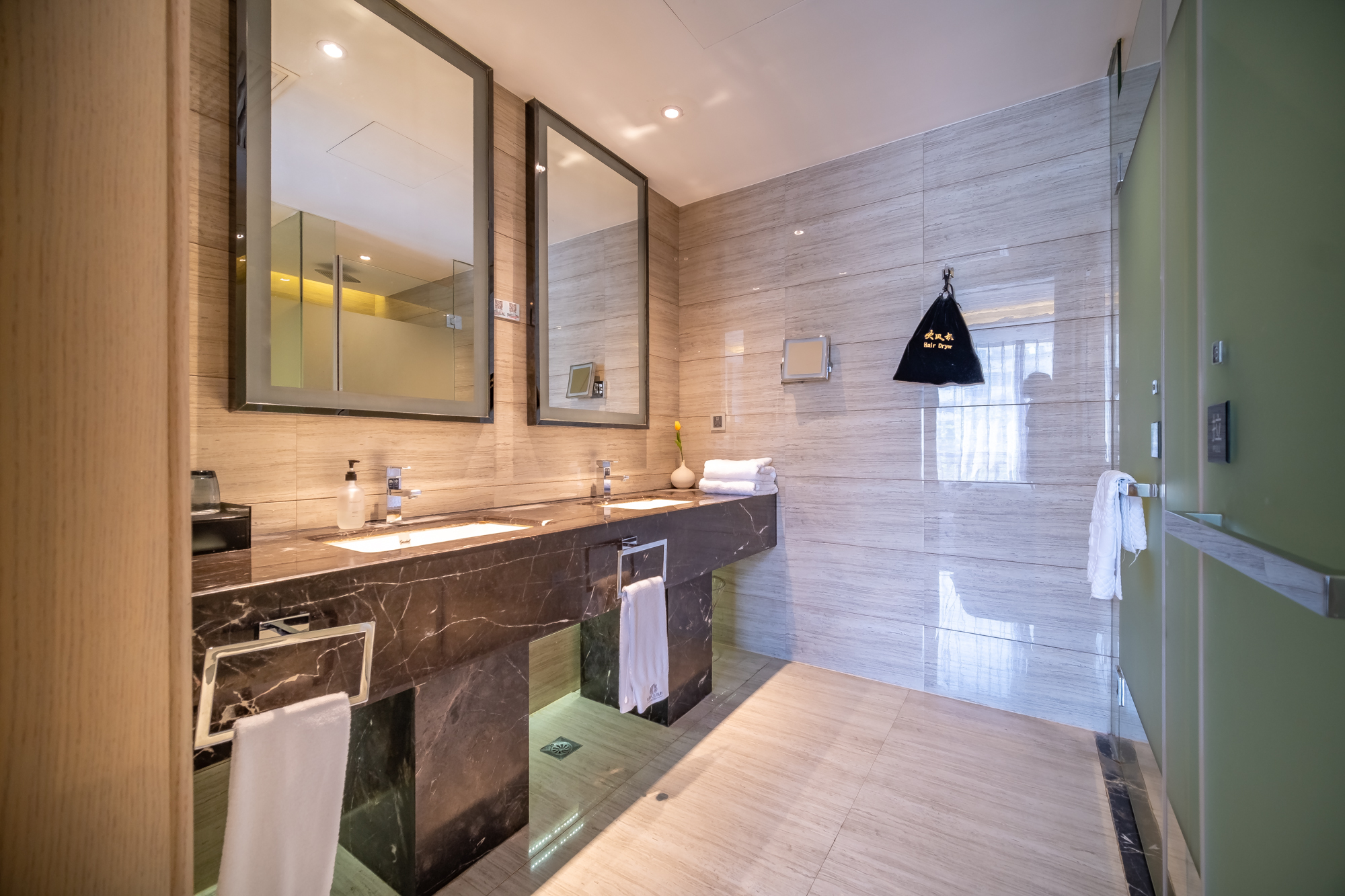 悦享悠然大床房 |（双人沙发+智能马桶）