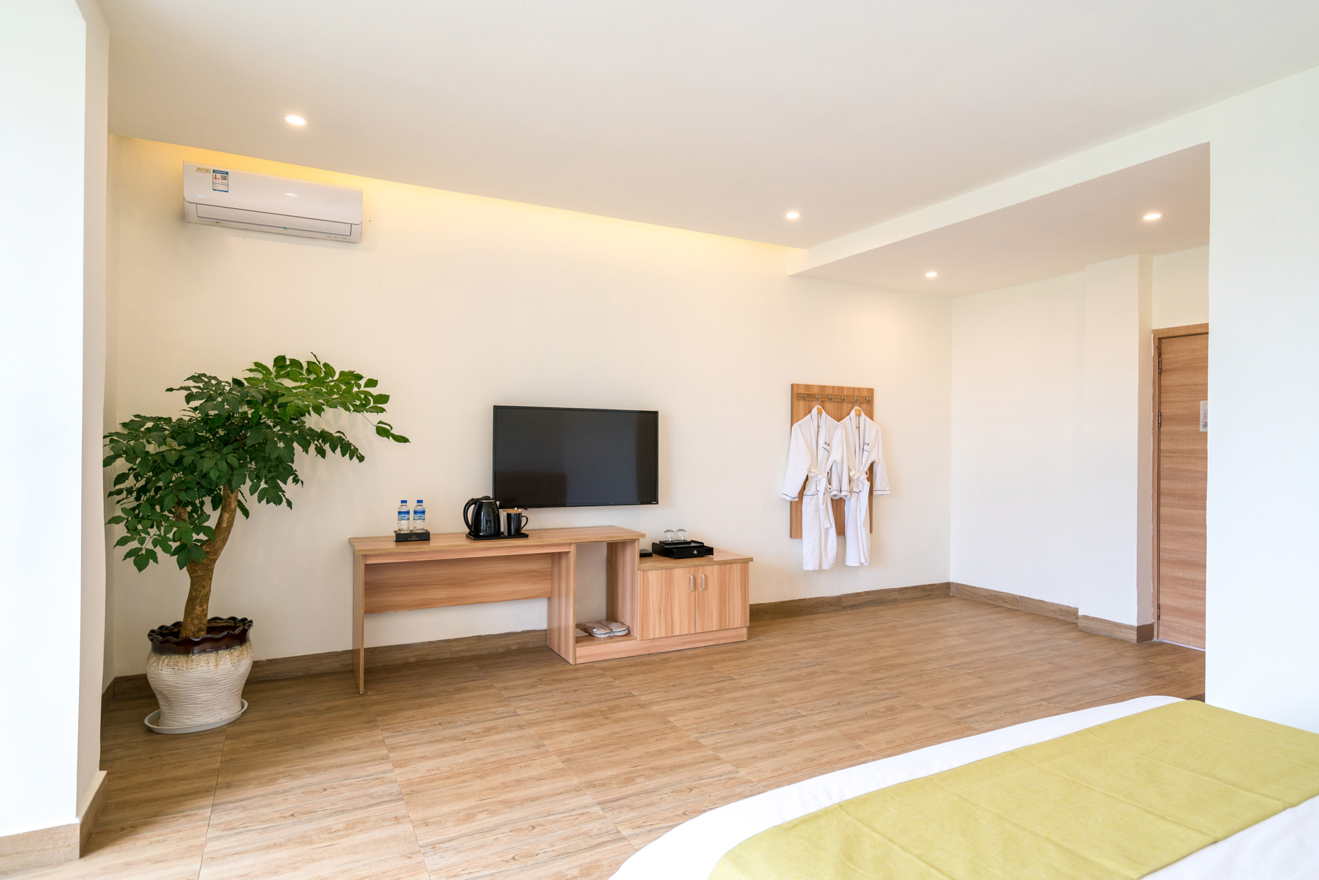 舒适阳光浴缸大床