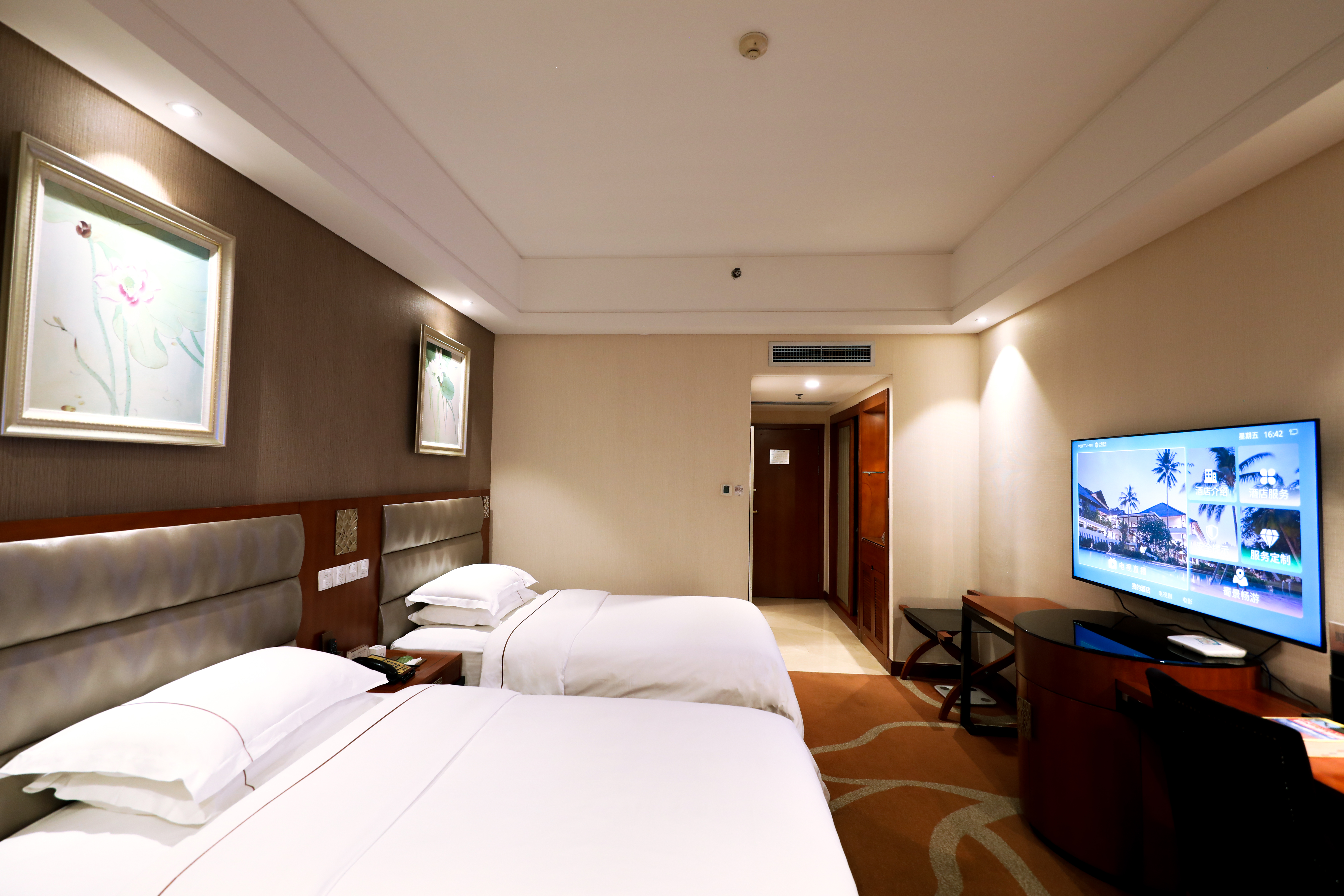 豪华标准间（鹅绒床被+小冰箱）